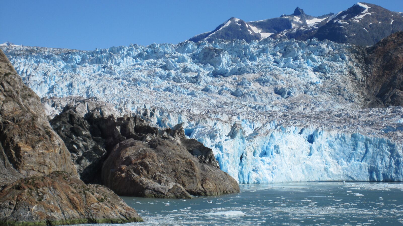Canon PowerShot SD780 IS (Digital IXUS 100 IS / IXY Digital 210 IS) sample photo. Glacier, landscape, blue photography