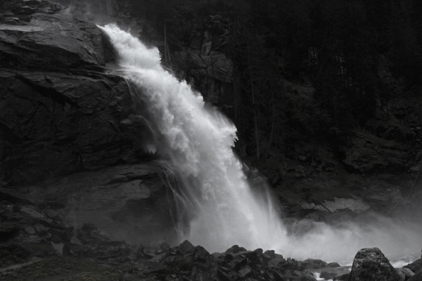 Canon EOS 700D (EOS Rebel T5i / EOS Kiss X7i) sample photo. Waterfall, alps, landscape photography