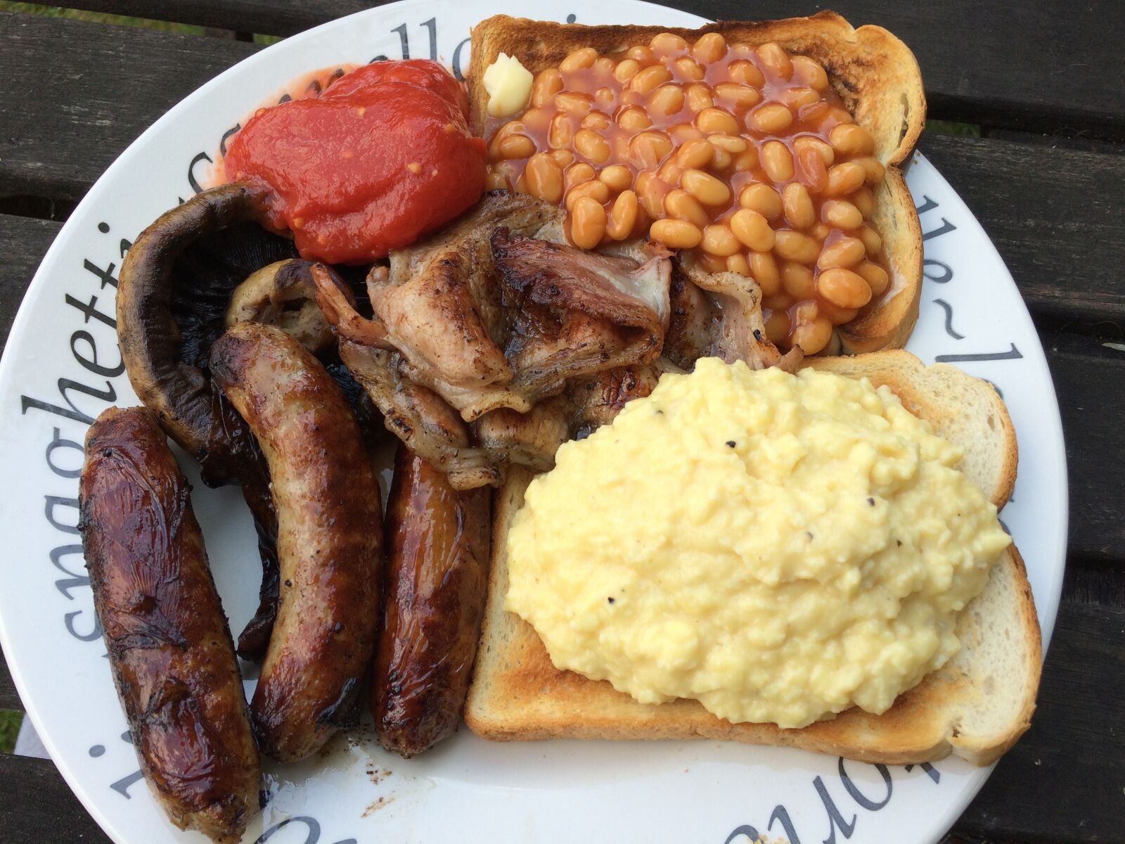 iPhone 5s back camera 4.15mm f/2.2 sample photo. English breakfast, breakfast, tomato photography