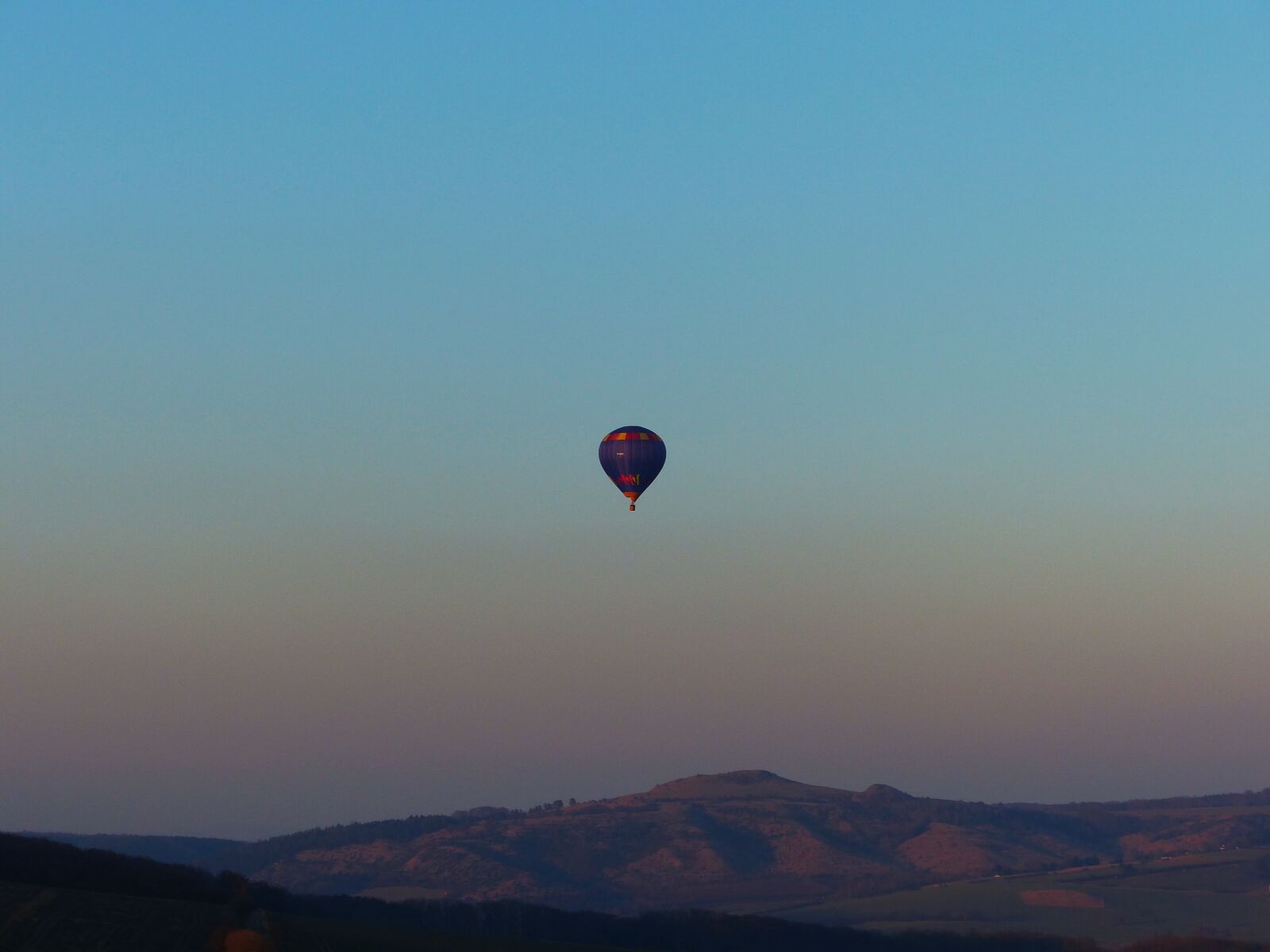 Panasonic Lumix DMC-FZ200 sample photo. Hot air balloon, freedom photography