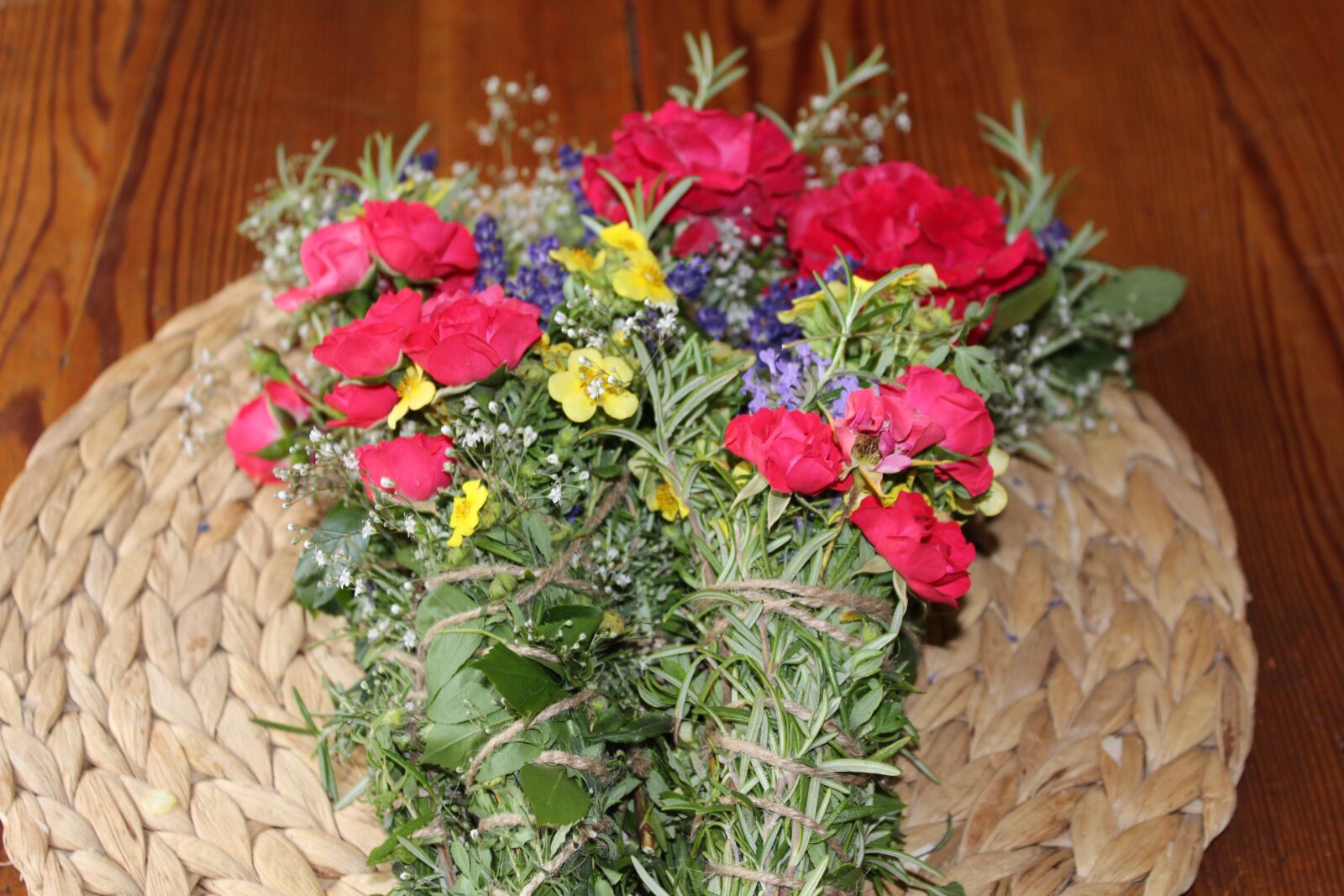 Canon EOS 700D (EOS Rebel T5i / EOS Kiss X7i) sample photo. Wildflowers, lavender, snopky photography