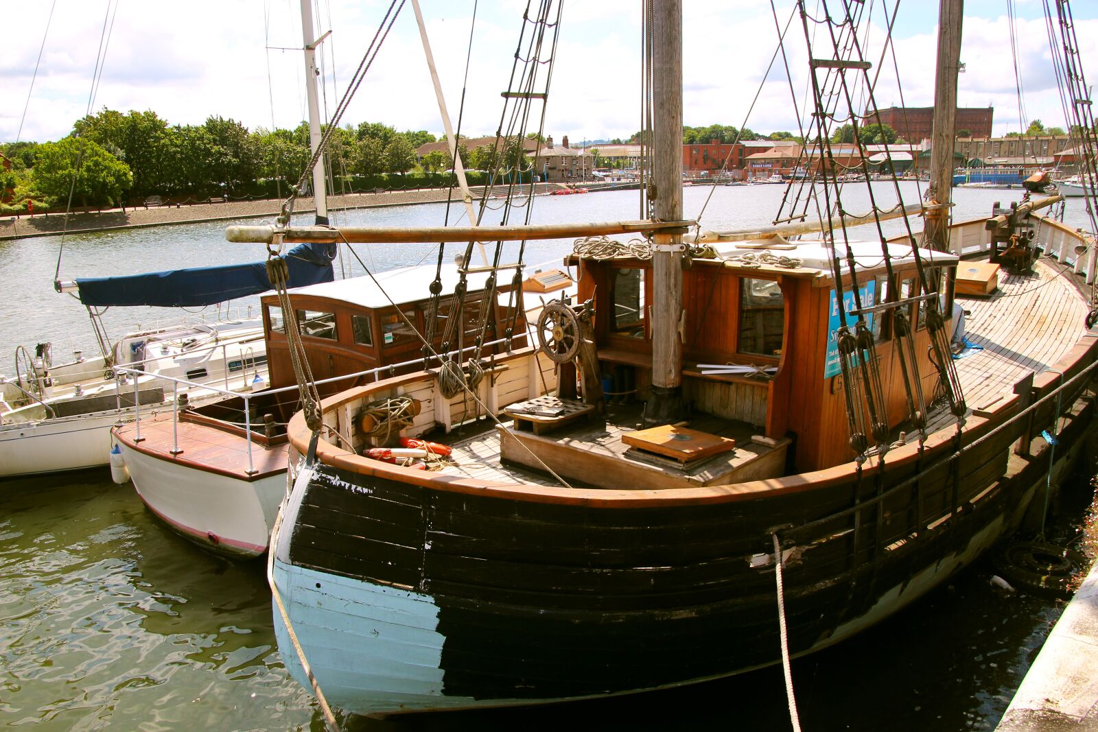 Canon EOS 700D (EOS Rebel T5i / EOS Kiss X7i) sample photo. Boat, dock, pier photography