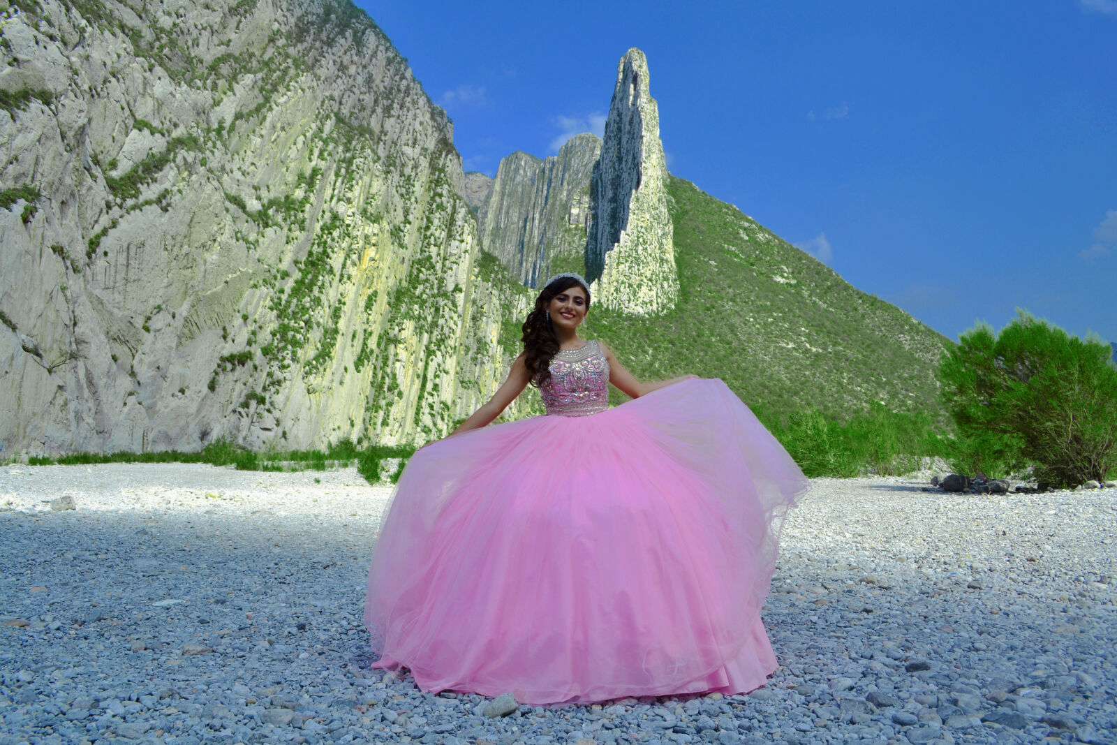 Nikon D3100 + Nikon AF-S DX Nikkor 18-55mm F3.5-5.6G VR sample photo. Woman, wearing, pink, gown photography