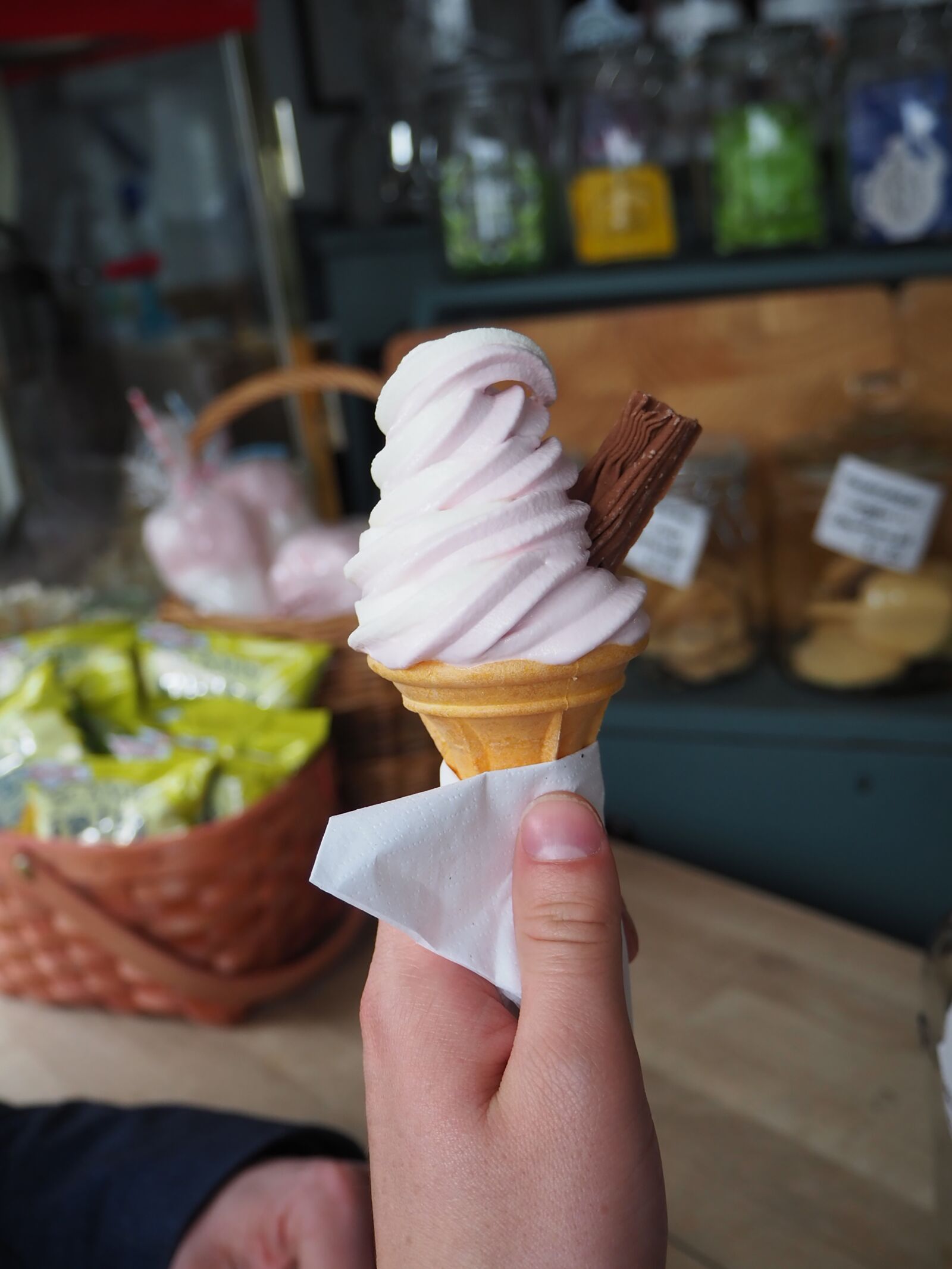 Olympus PEN E-PL9 sample photo. Ice cream, cone, whipped photography