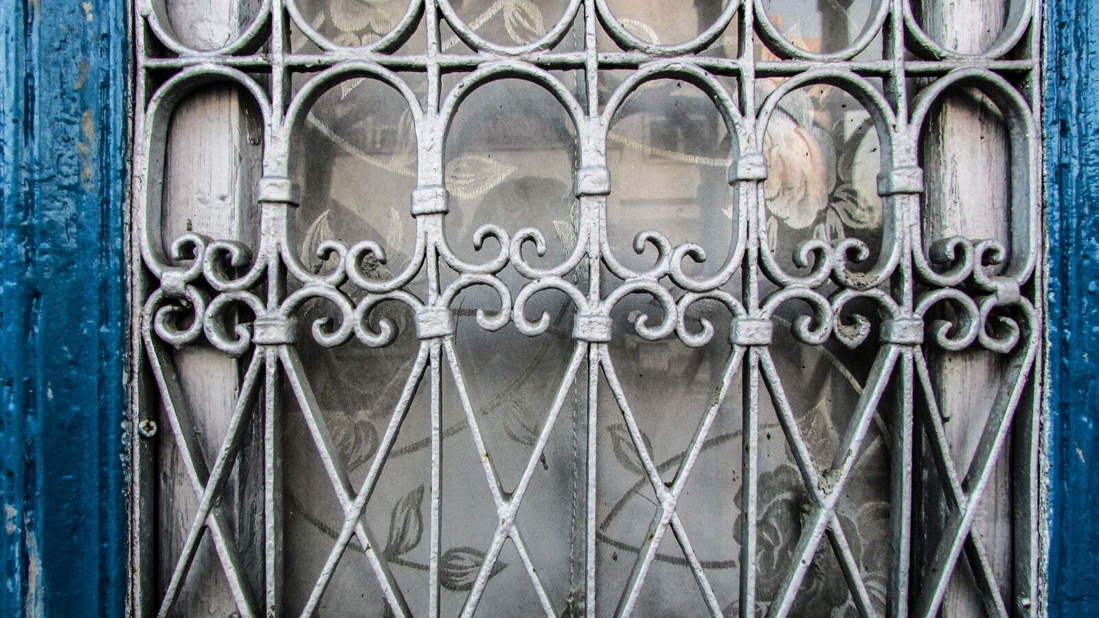 Canon PowerShot SX400 IS sample photo. Cyprus, paralimni, door photography