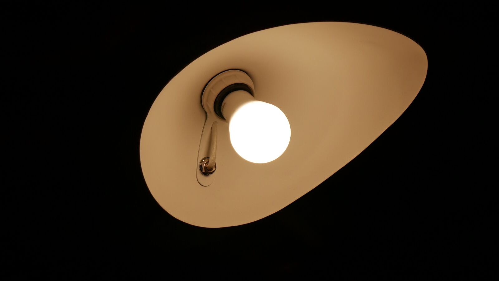 Panasonic Lumix DMC-G7 sample photo. Light fixtures, lamp, lighting photography