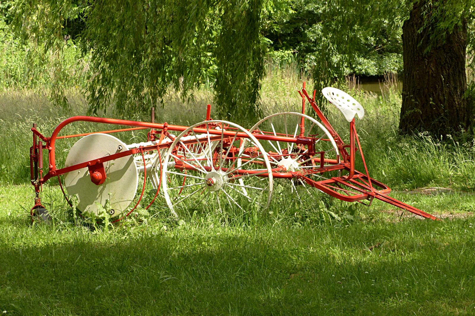 Panasonic Lumix DMC-FZ200 sample photo. Agriculture, field device, old photography