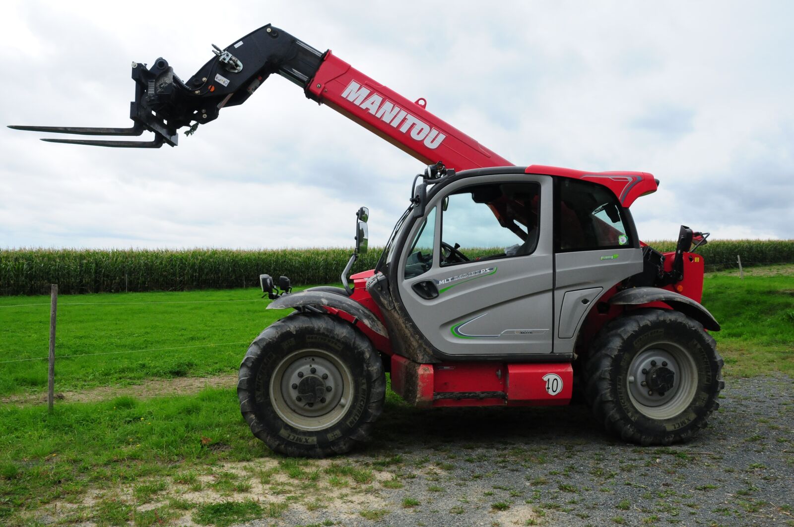 Nikon D300S sample photo. Machine, vehicle, industry photography