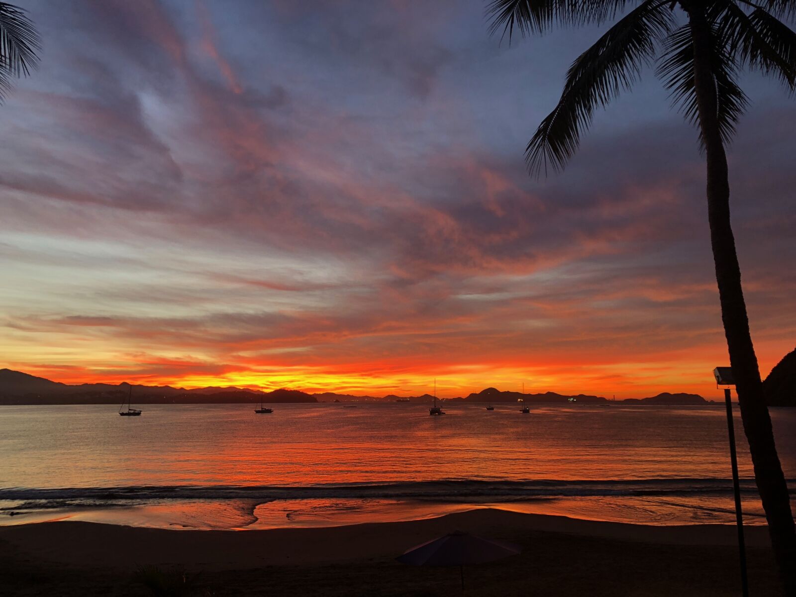iPhone X back dual camera 4mm f/1.8 sample photo. Sunrise, tropical, sky photography
