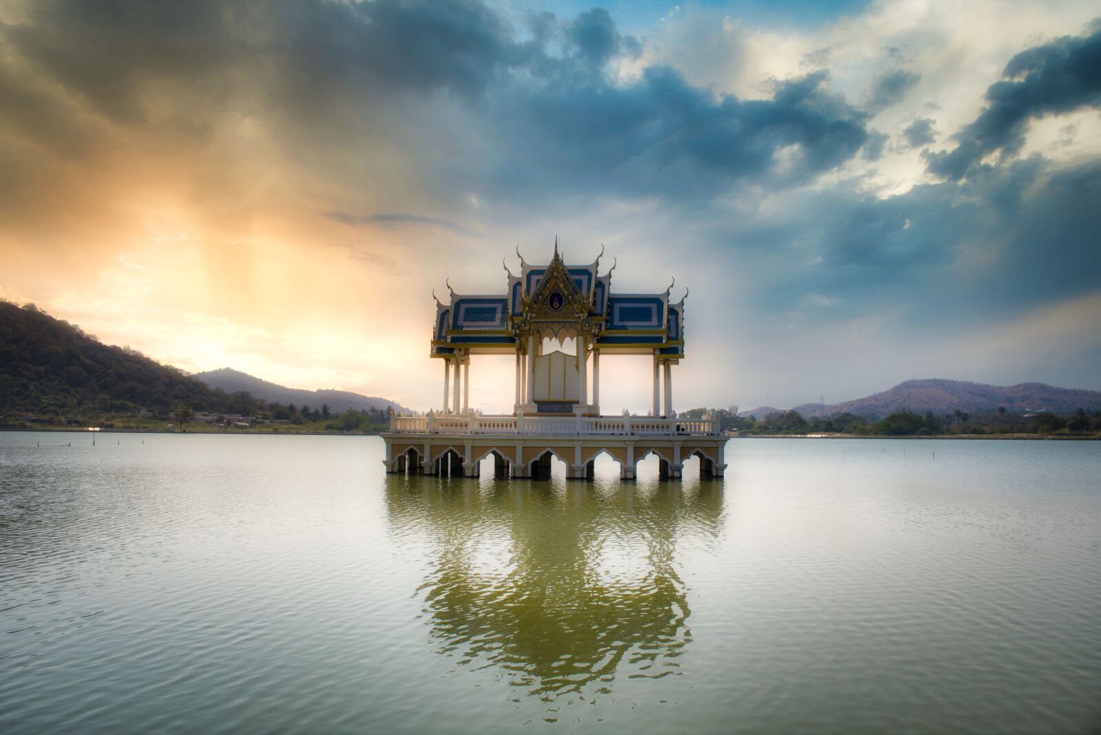 Canon EOS 750D (EOS Rebel T6i / EOS Kiss X8i) sample photo. River, asia, cloud photography