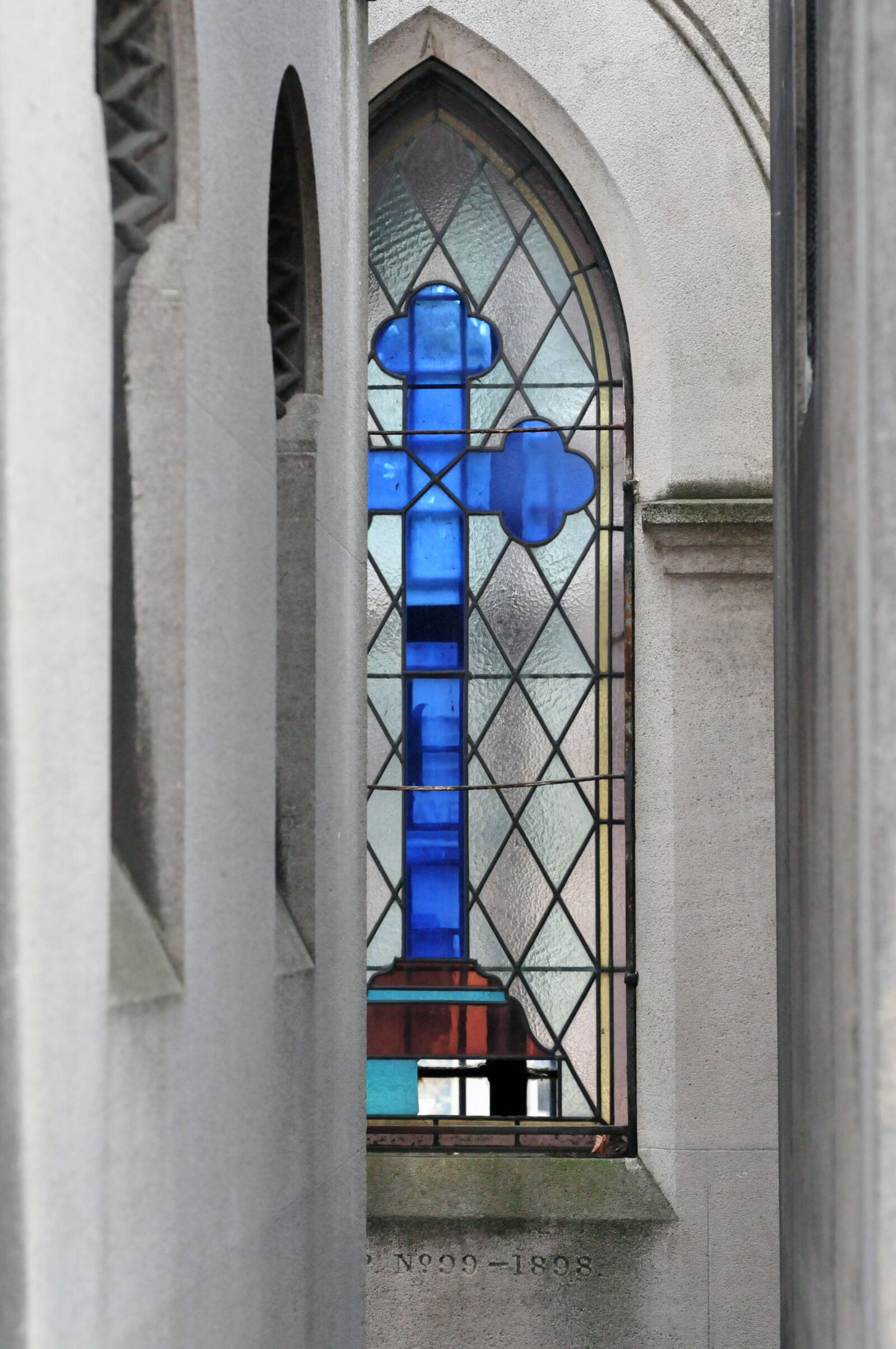 Nikon D300 sample photo. Father lachaise, cemetery, chapel photography