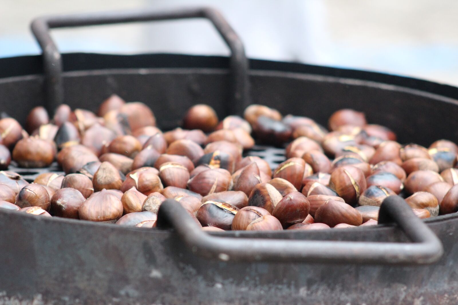 Canon EF 75-300mm f/4-5.6 sample photo. Roasted chestnuts, chestnuts, feast photography