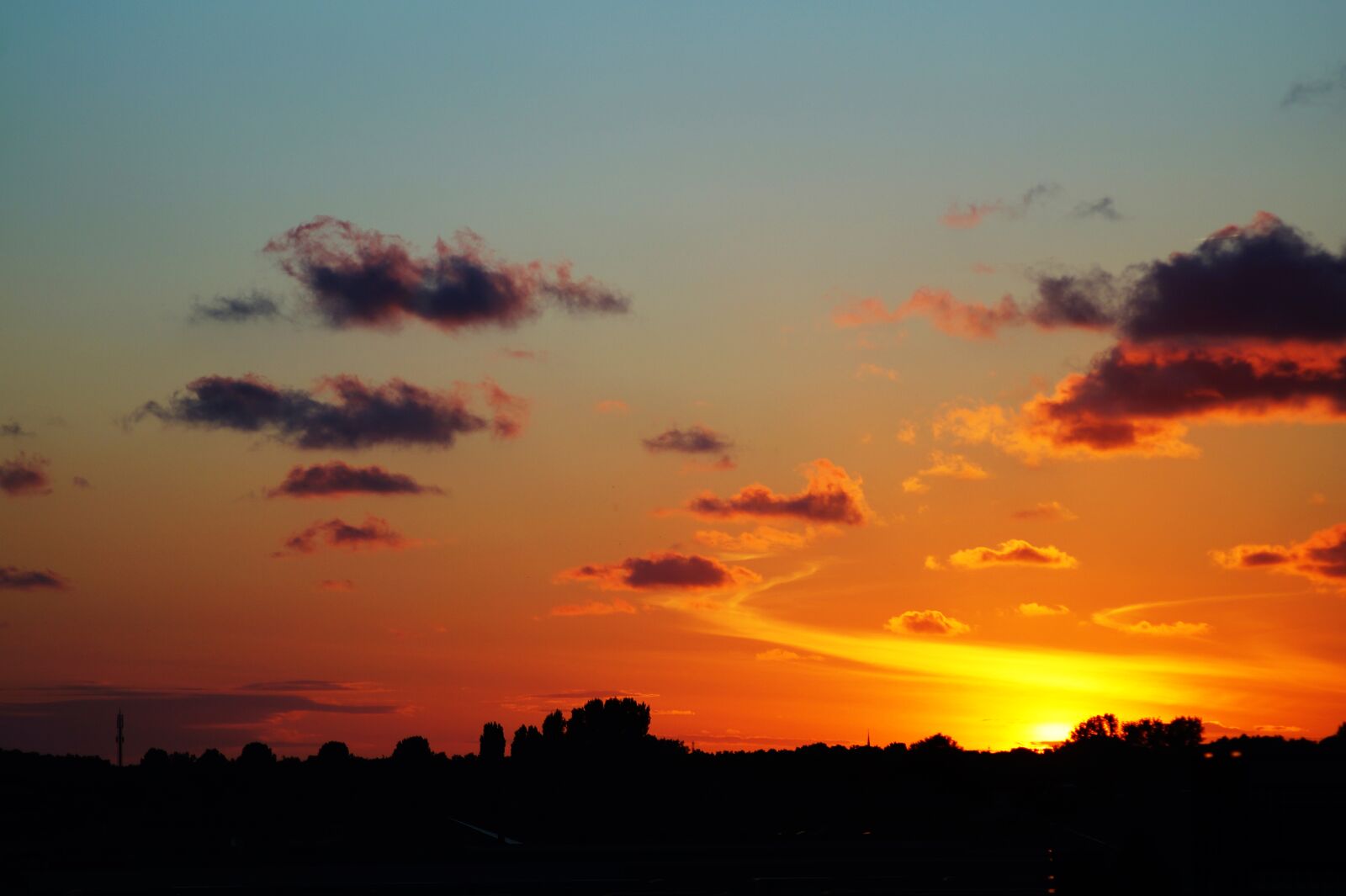 Sony SLT-A58 sample photo. Backlit, clouds, dawn, daylight photography