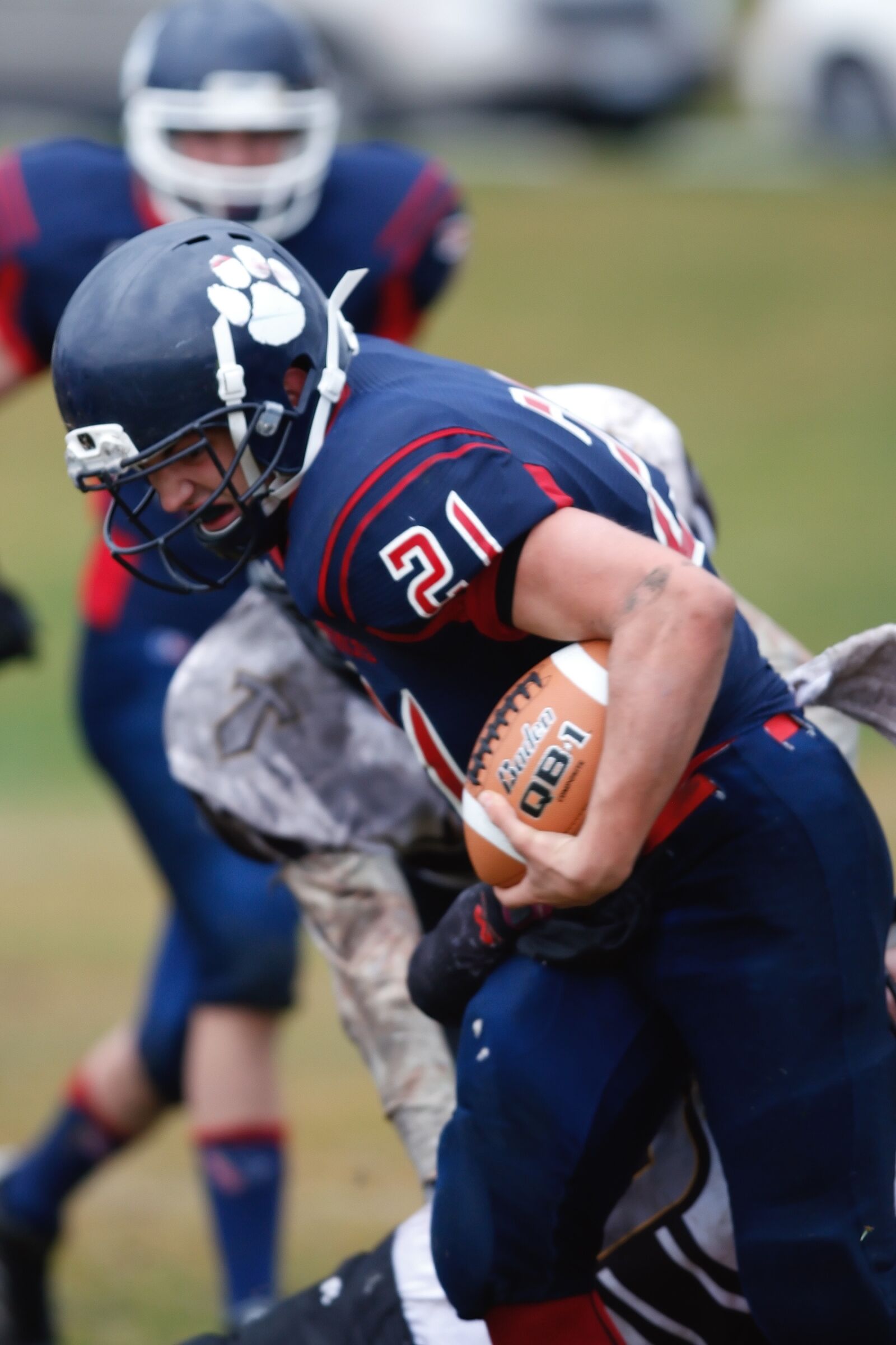 Canon EF 300mm F2.8L IS USM sample photo. Football, american football, running photography