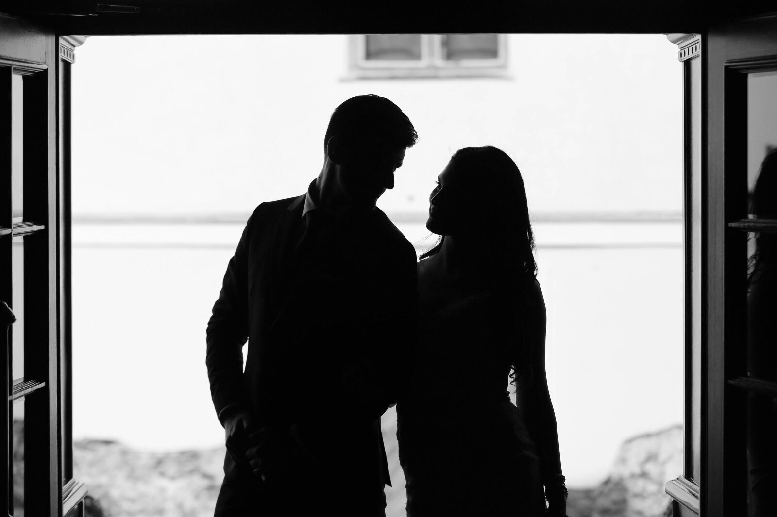 Canon EOS 5D Mark III sample photo. Affection, boyfriend, joy, monochrome photography