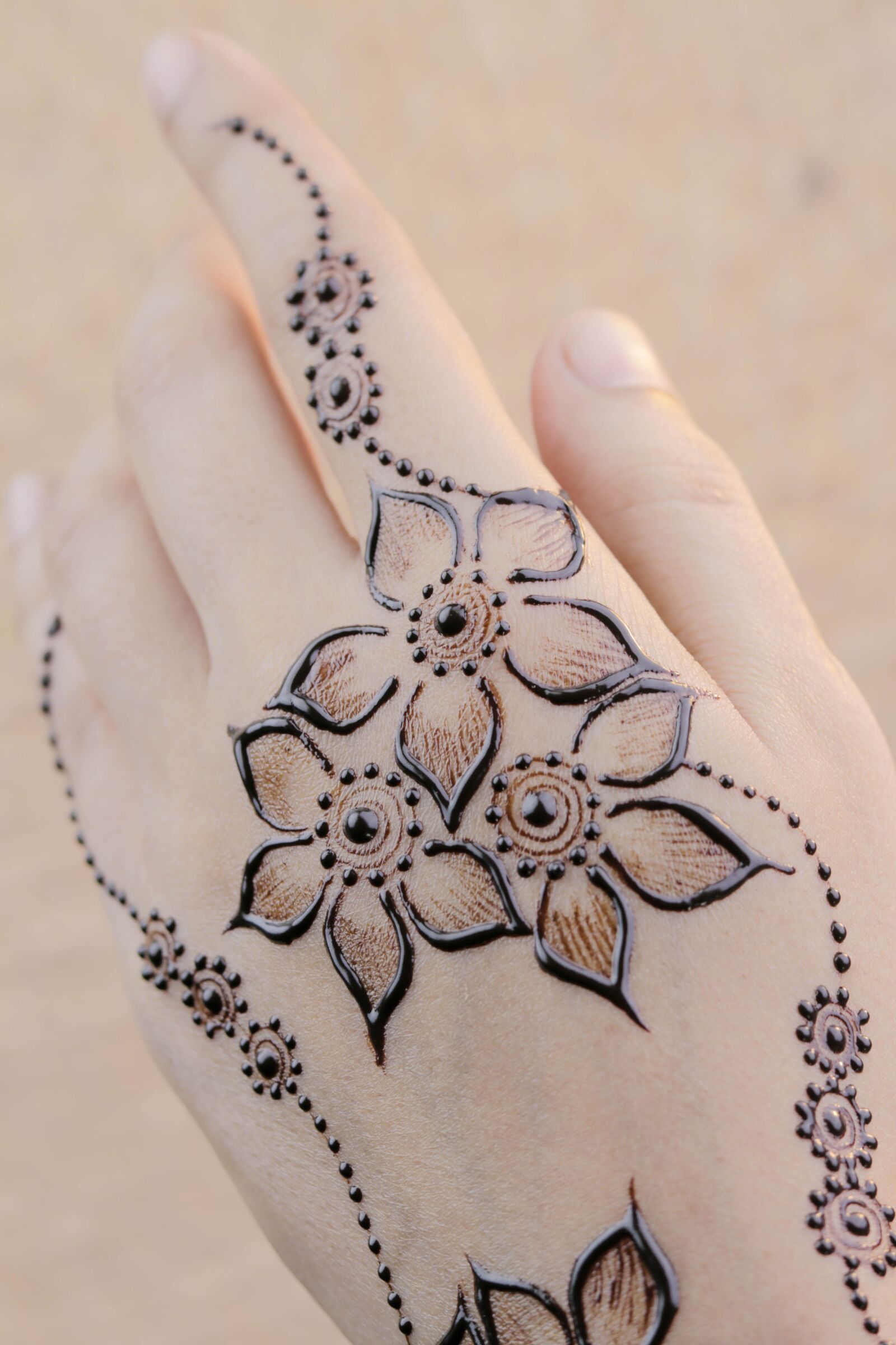 Canon EOS 80D + Canon EF 50mm F1.8 STM sample photo. Henna, hands, mehendi photography