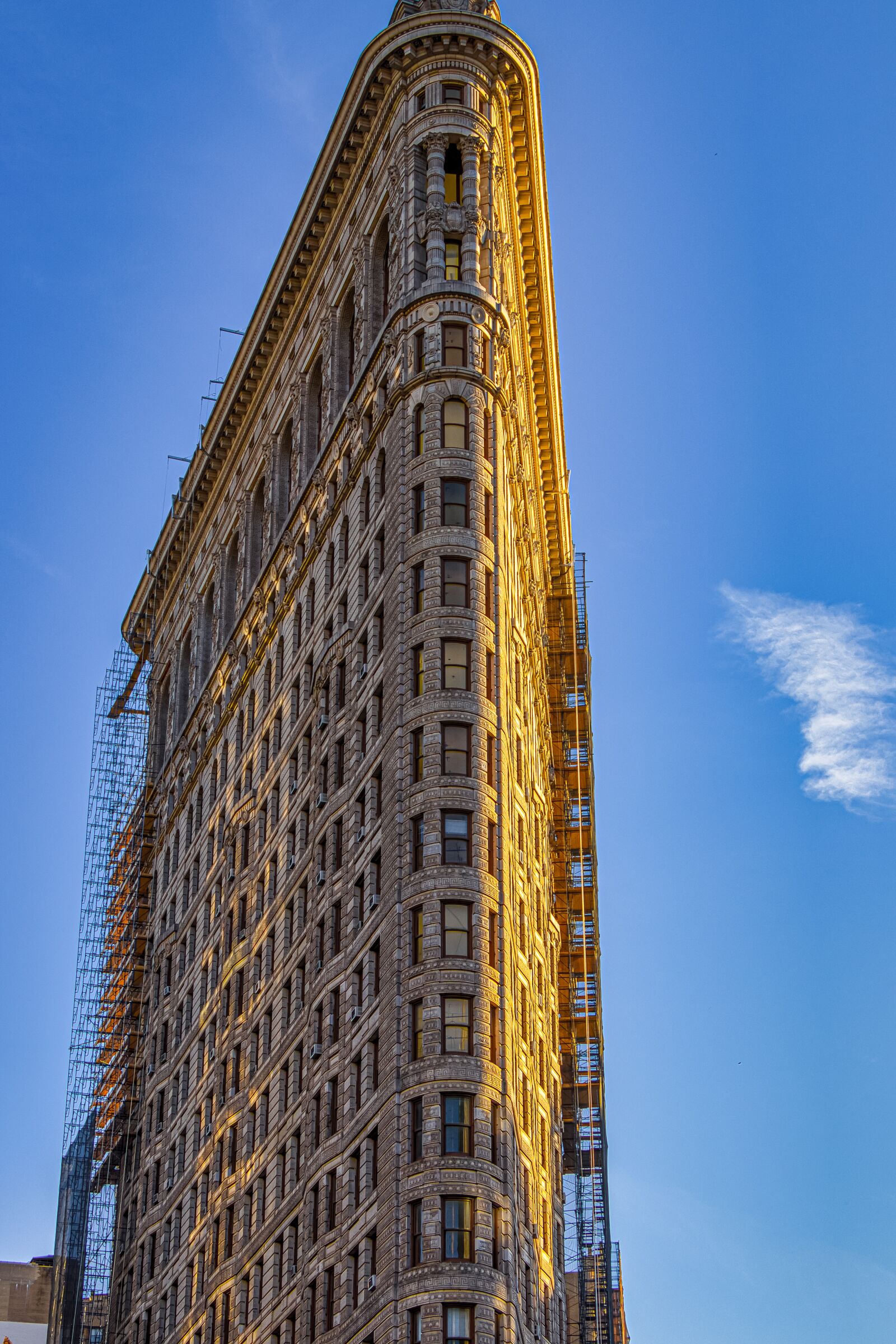 Canon EF-S 18-135mm F3.5-5.6 IS USM sample photo. Flatiron building, new york photography