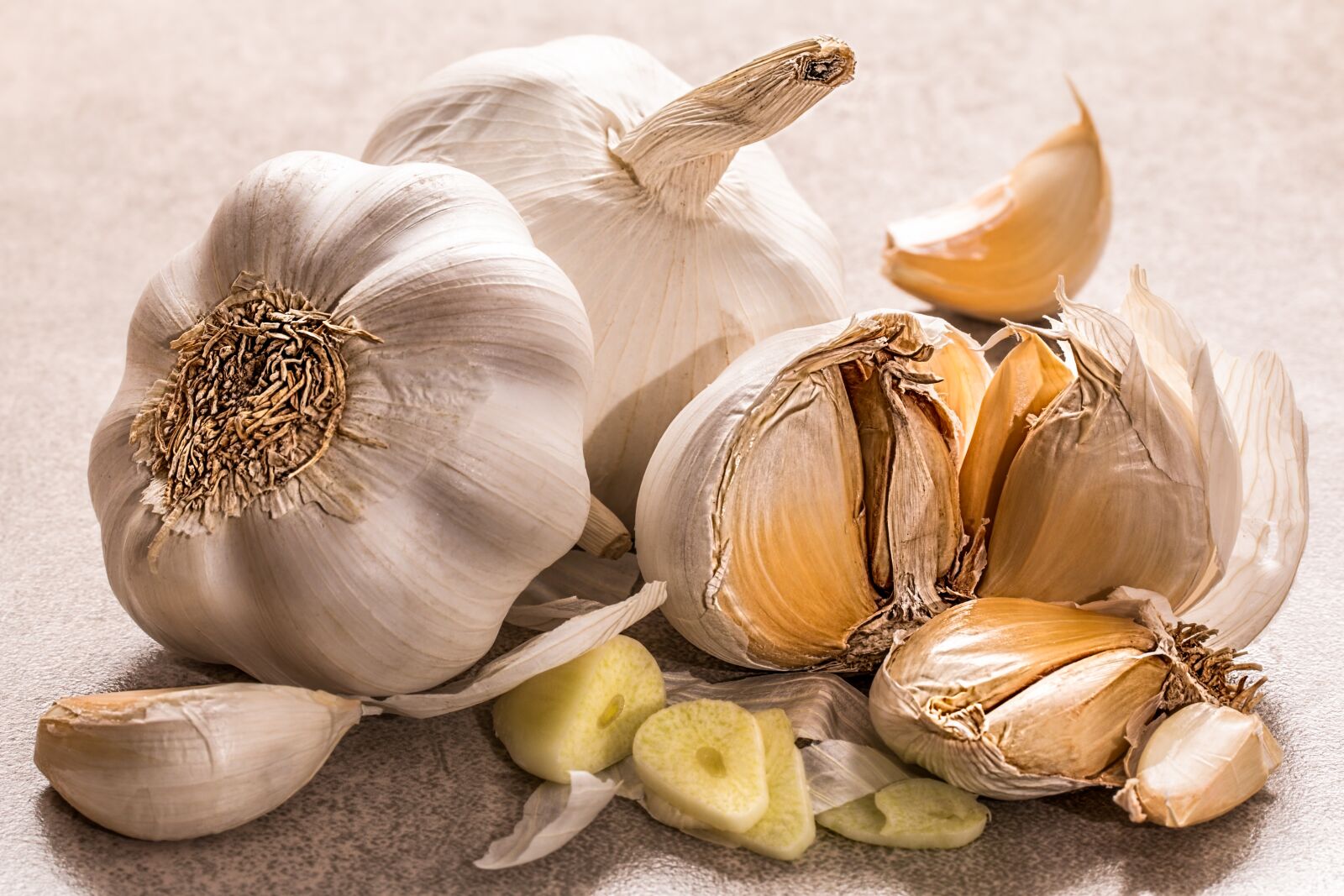 Canon EF 100mm F2.8L Macro IS USM sample photo. Garlic, flavoring, food seasoning photography