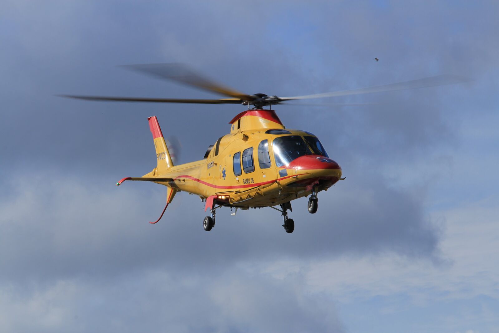 Canon EF-S 55-250mm F4-5.6 IS STM sample photo. Helicopter, samu, emergency photography