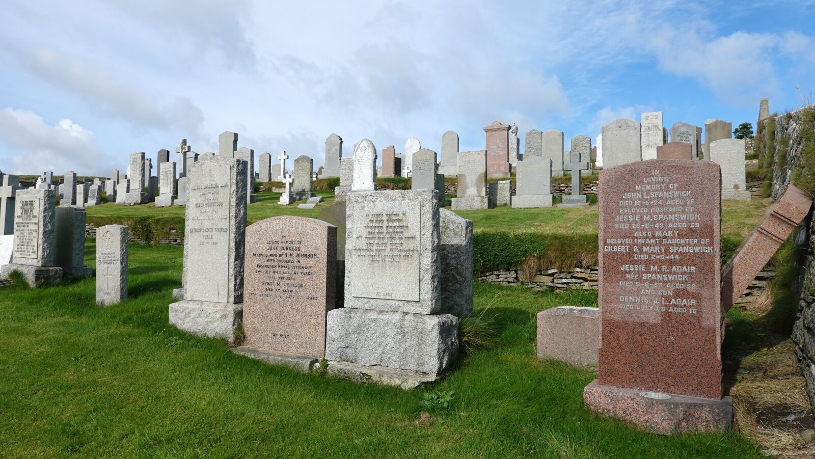 Sony Cyber-shot DSC-RX100 VI sample photo. Cemetery, tombstones, mourning photography