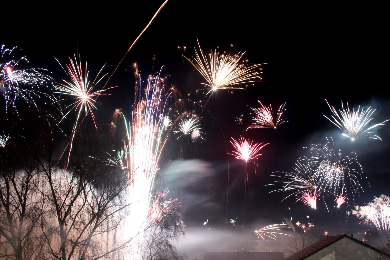 Canon EOS 700D (EOS Rebel T5i / EOS Kiss X7i) sample photo. Fireworks, rocket, new year's photography