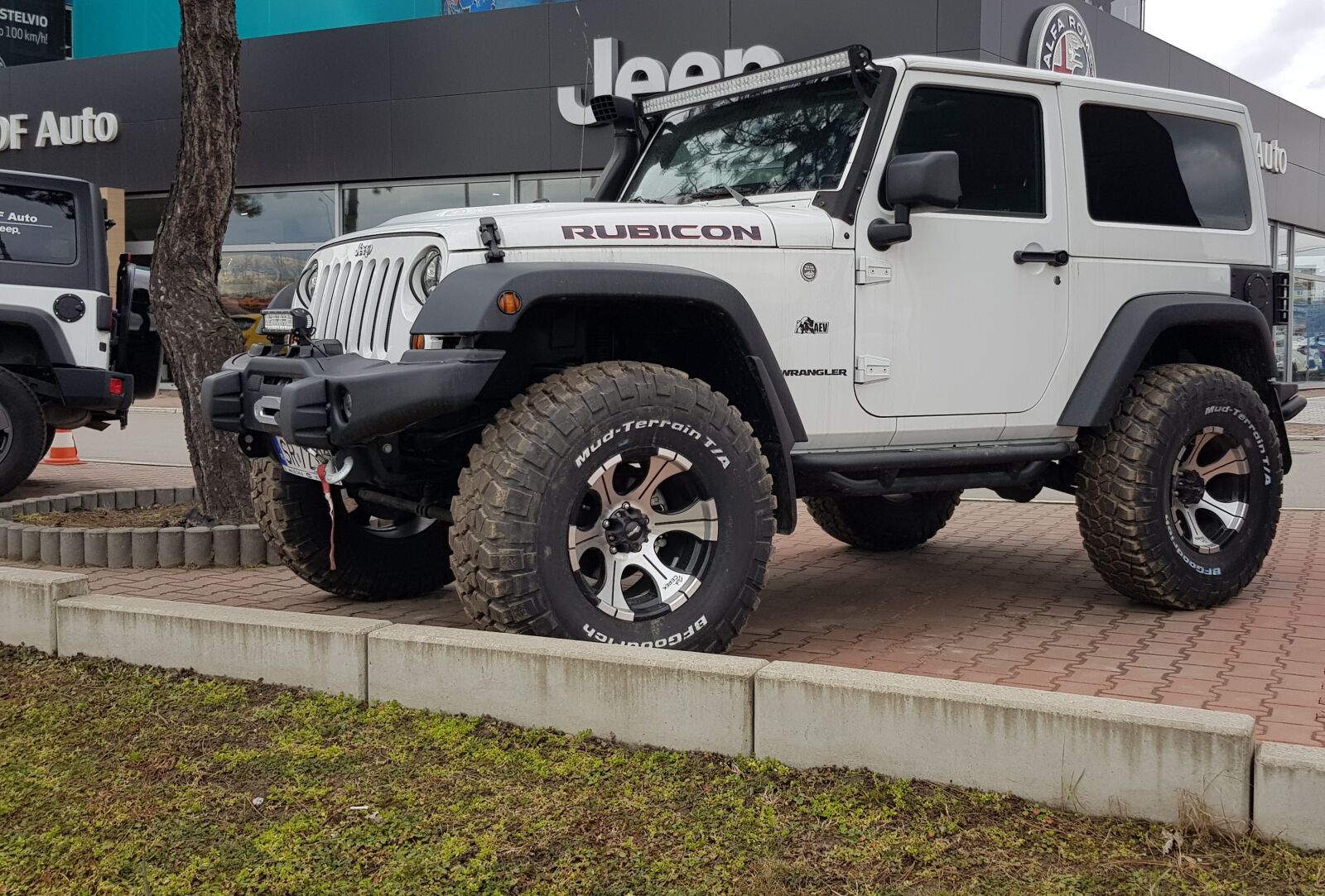 Samsung Galaxy S8 sample photo. Jeep, wrangler, white photography