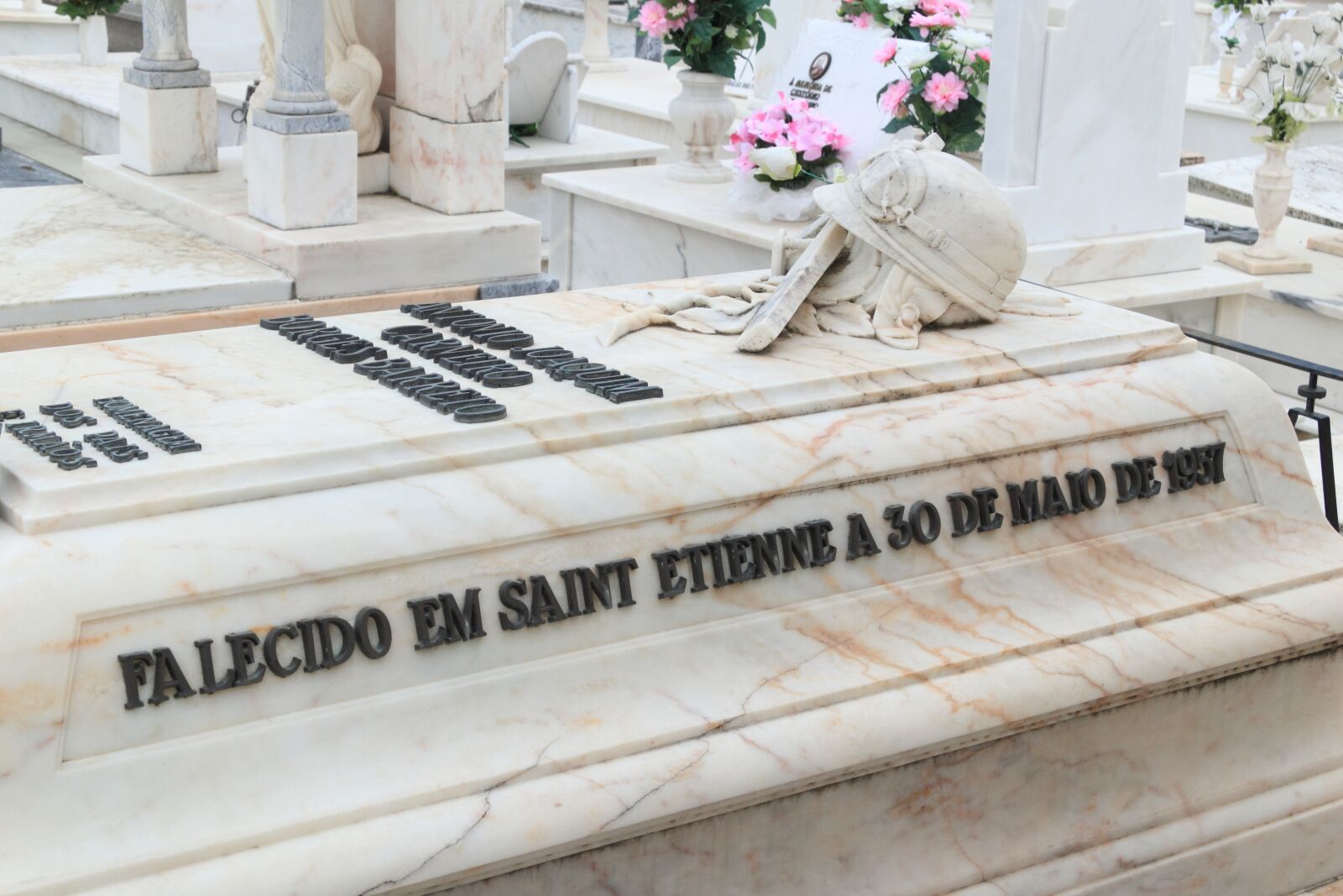 Canon EOS 550D (EOS Rebel T2i / EOS Kiss X4) sample photo. Portugal, evora, cemetery photography