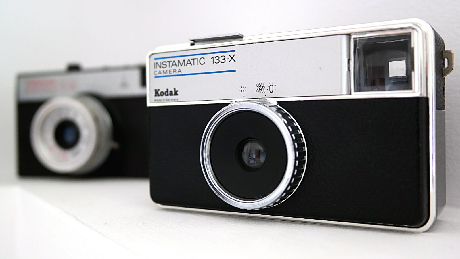 Samsung NX2000 sample photo. Lens, okiennica, classic photography