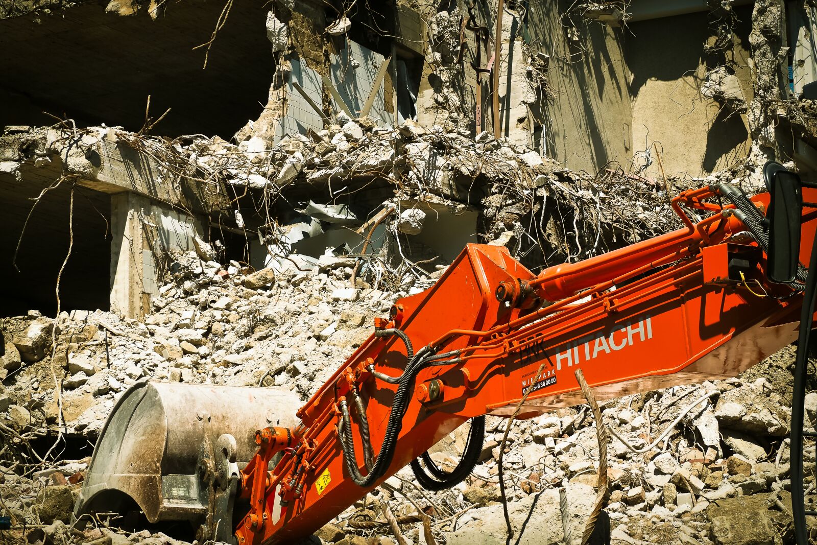 Olympus OM-D E-M10 sample photo. Site, demolition, excavators photography