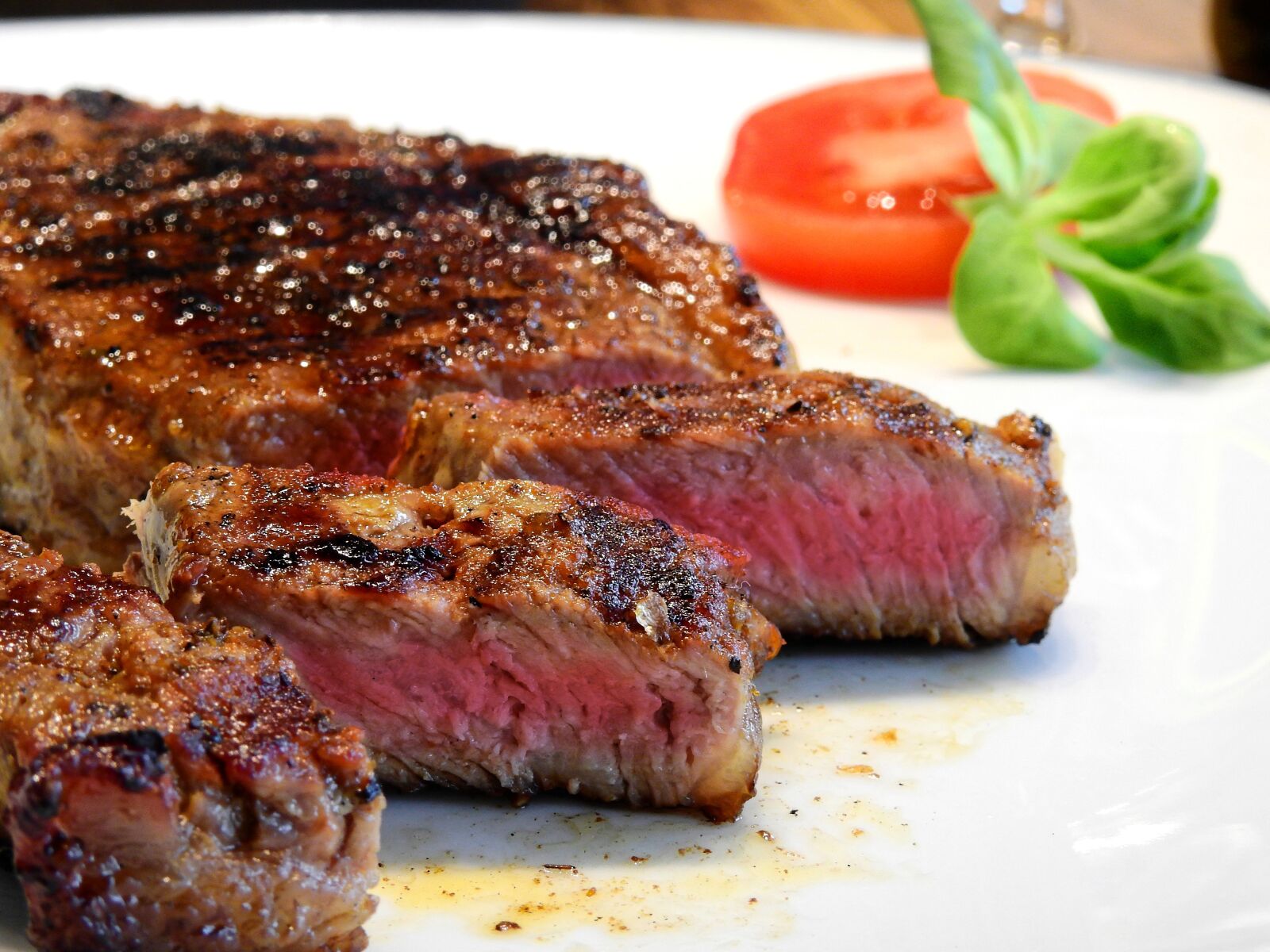 Nikon Coolpix P900 sample photo. Steak, meat, beef photography