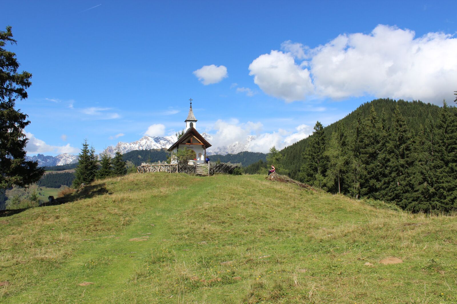 Canon EOS 600D (Rebel EOS T3i / EOS Kiss X5) sample photo. Chapel, hill, landscape photography
