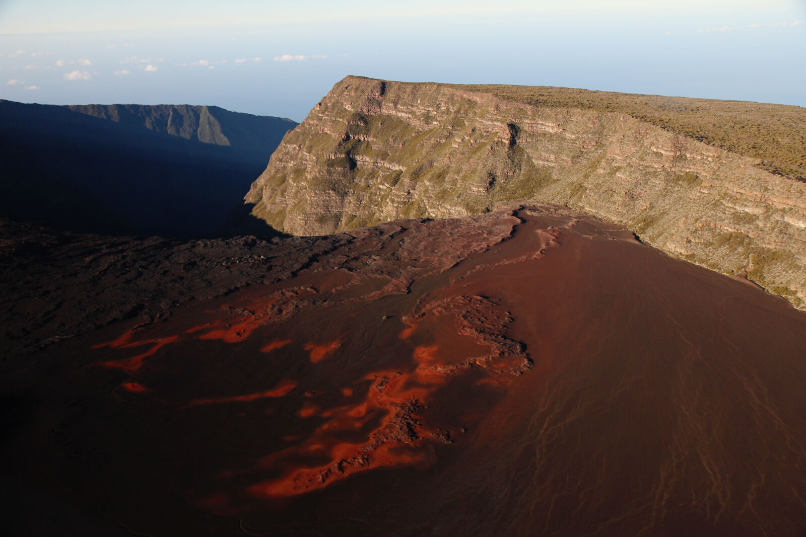 Canon EOS 550D (EOS Rebel T2i / EOS Kiss X4) sample photo. Red, volcano, volcanoes, lava photography