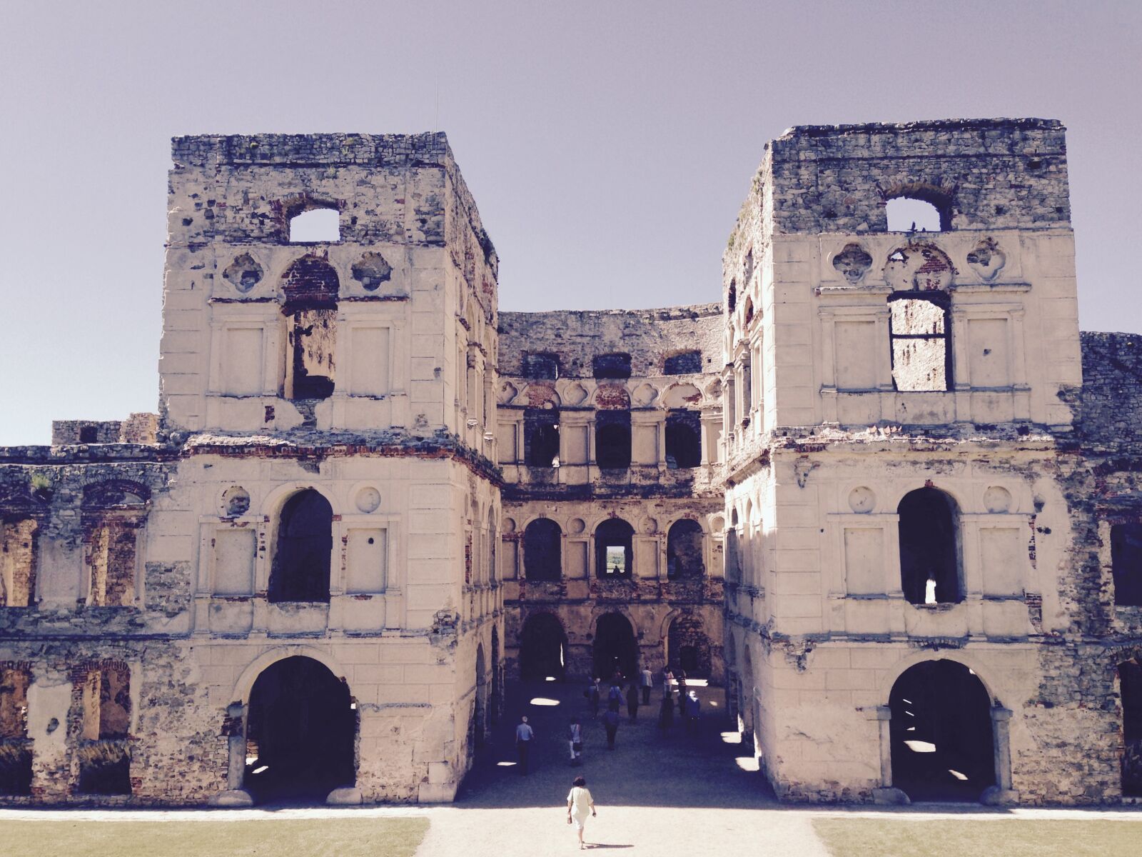 iPhone 5 back camera 4.12mm f/2.4 sample photo. Ujazd, castle, krzyztopor photography