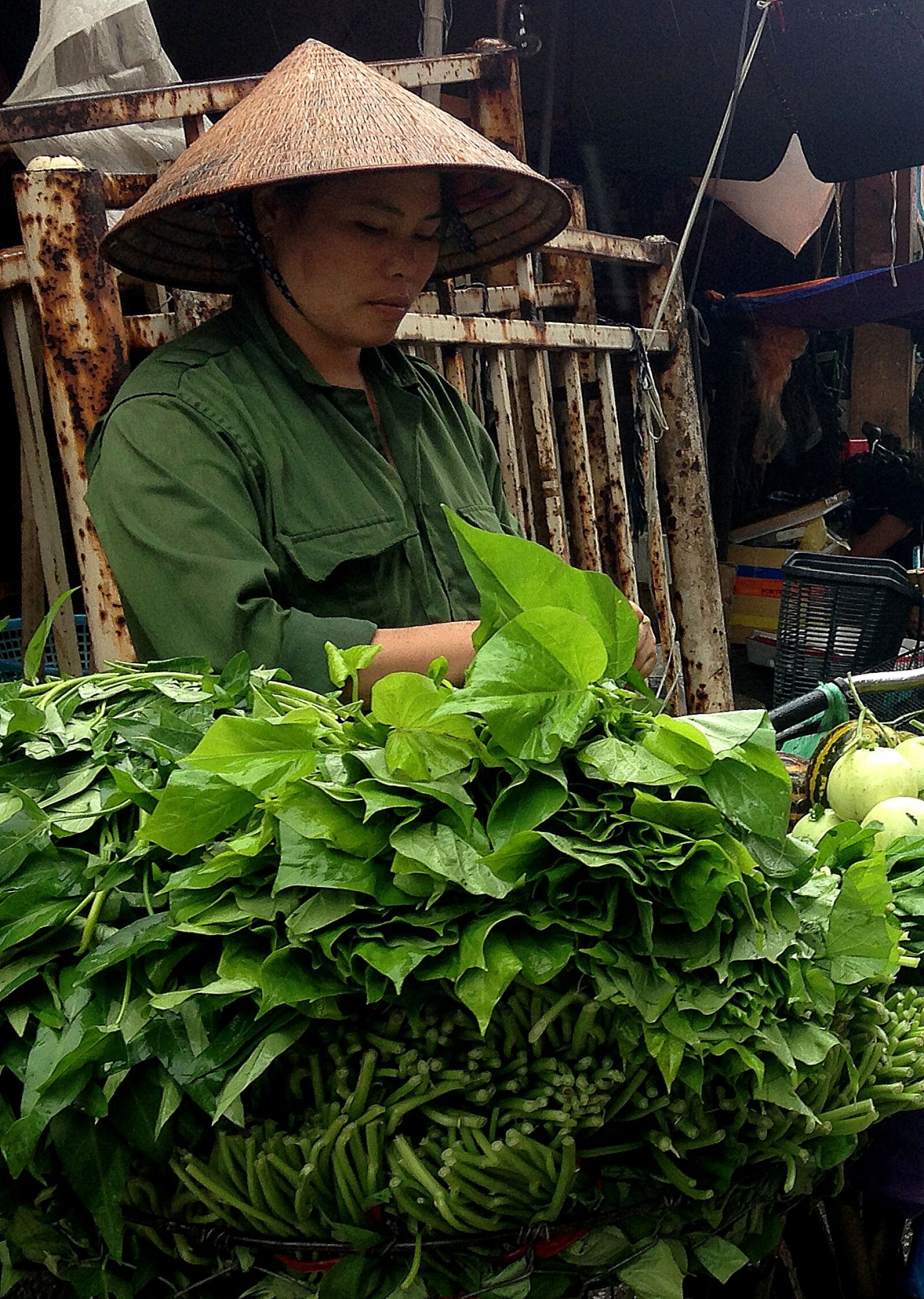 iPhone 5c back camera 4.12mm f/2.4 sample photo. Fresh, vegetables, hat, market photography