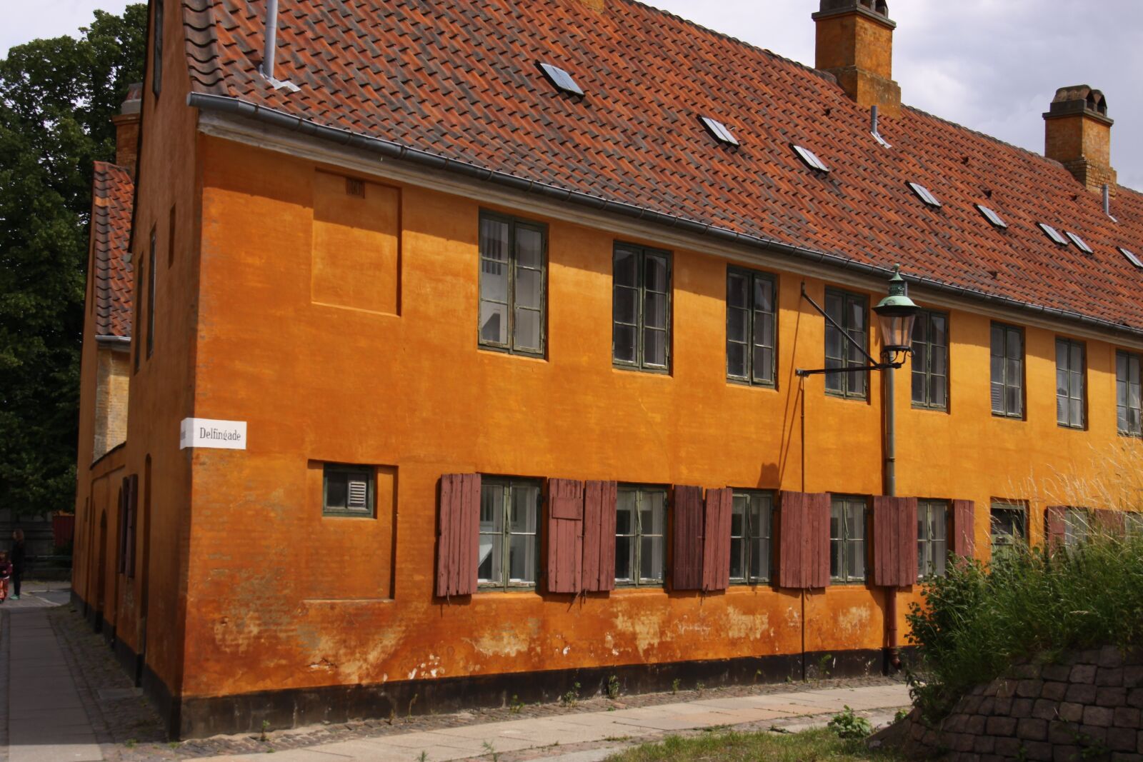 Canon EOS 50D sample photo. Nyboder, house, yellow photography