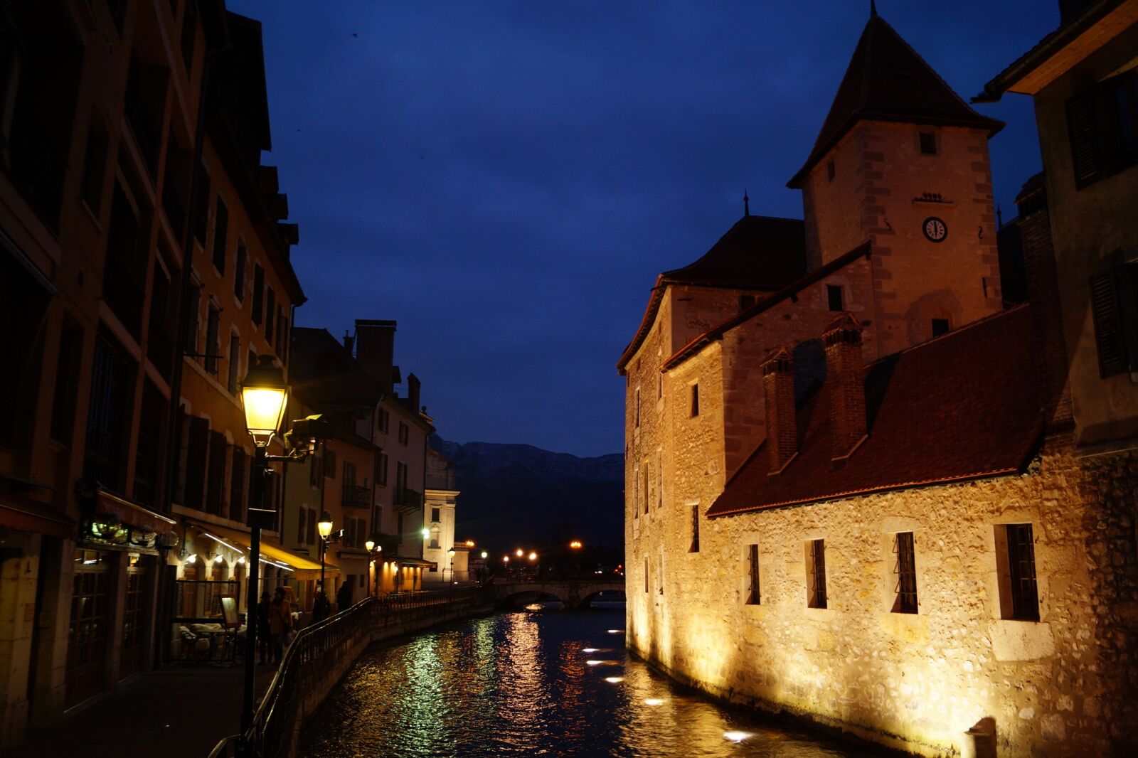 Sony DT 18-55mm F3.5-5.6 SAM II sample photo. Annecy, medieval, building photography