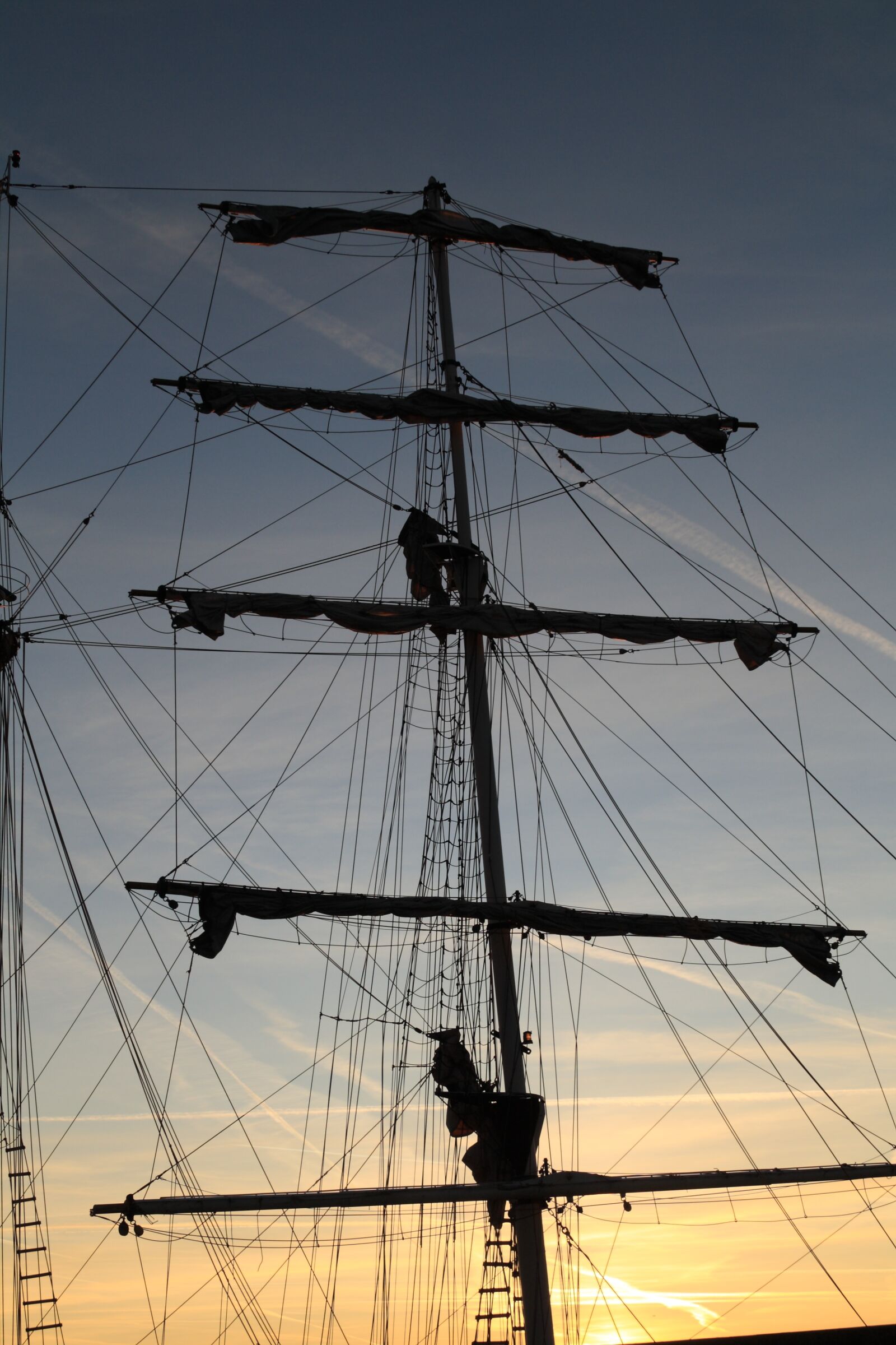 Canon EOS 1000D (EOS Digital Rebel XS / EOS Kiss F) sample photo. Netherlands, harlingen, sunset photography