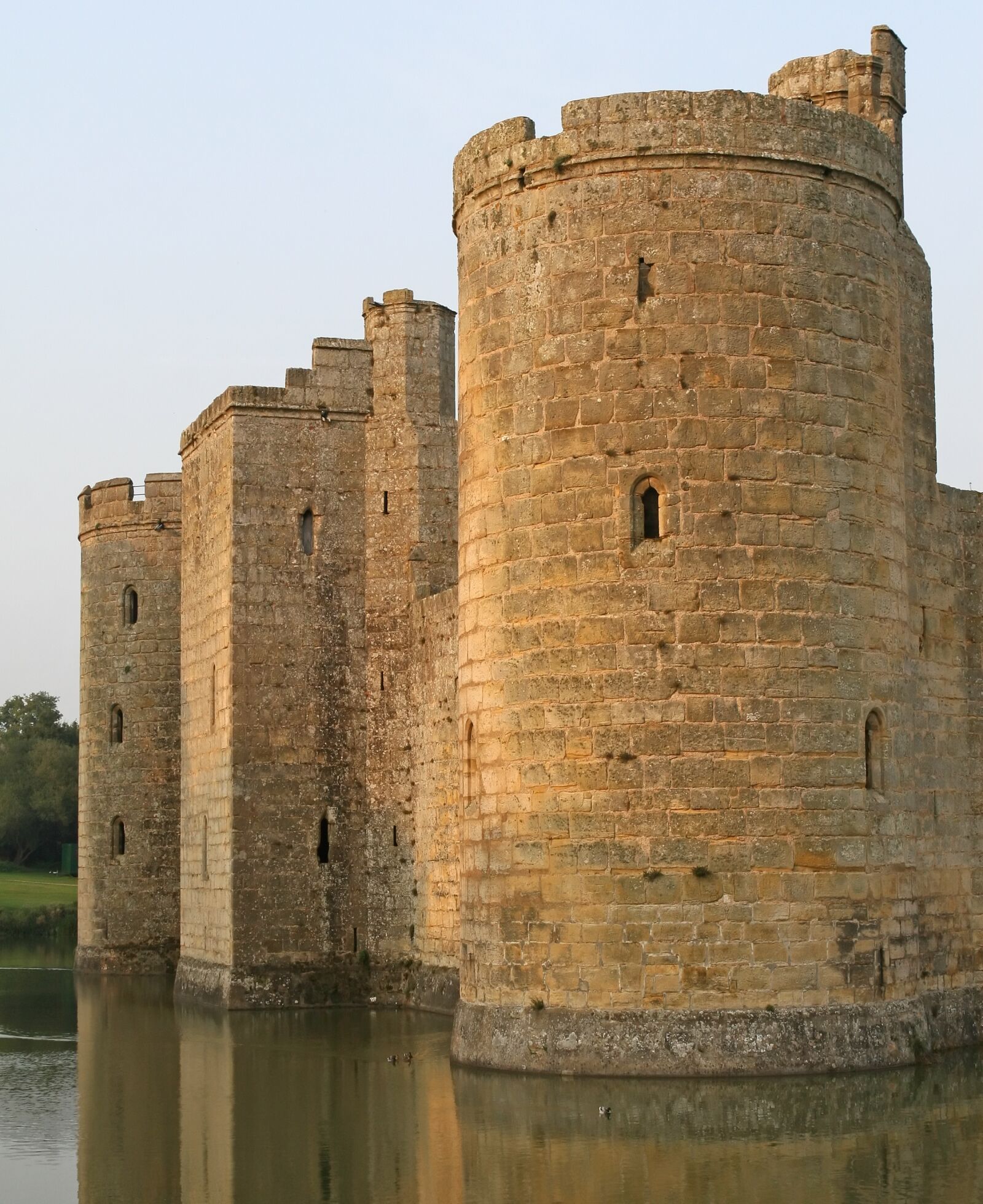 Canon EOS 30D sample photo. Battlements, blue, bodiam photography