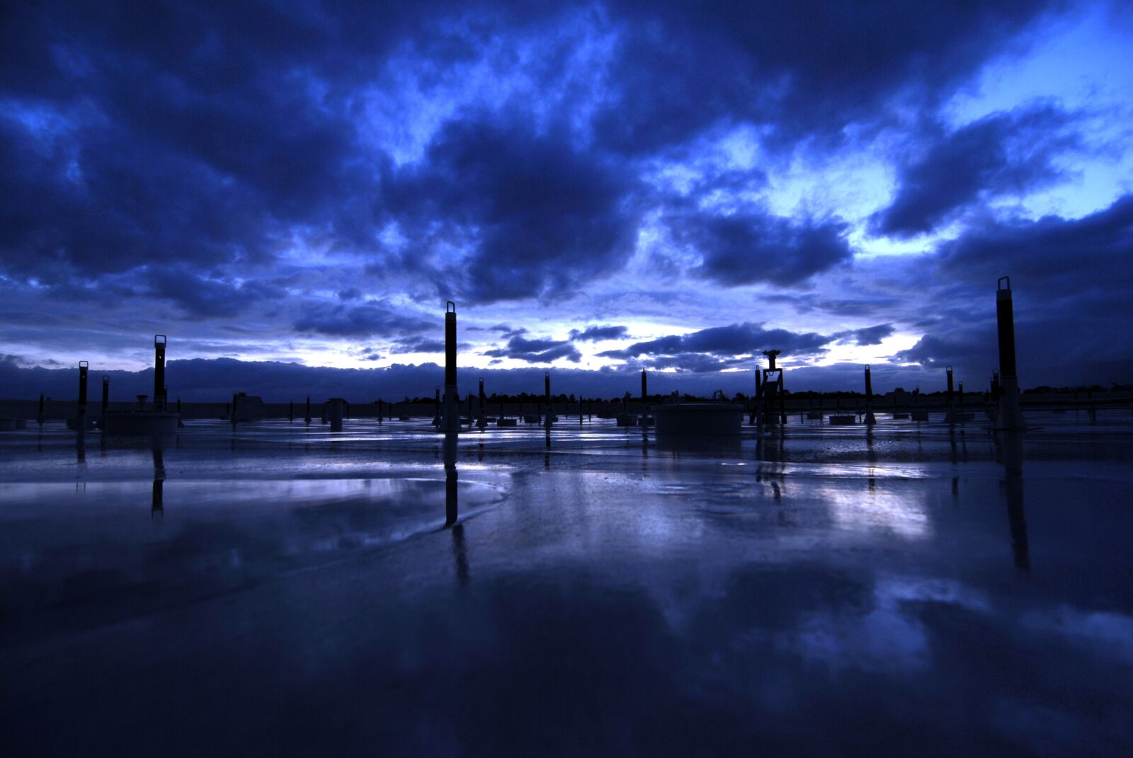 Nikon D200 sample photo. Roof, clouds, the dramatic photography