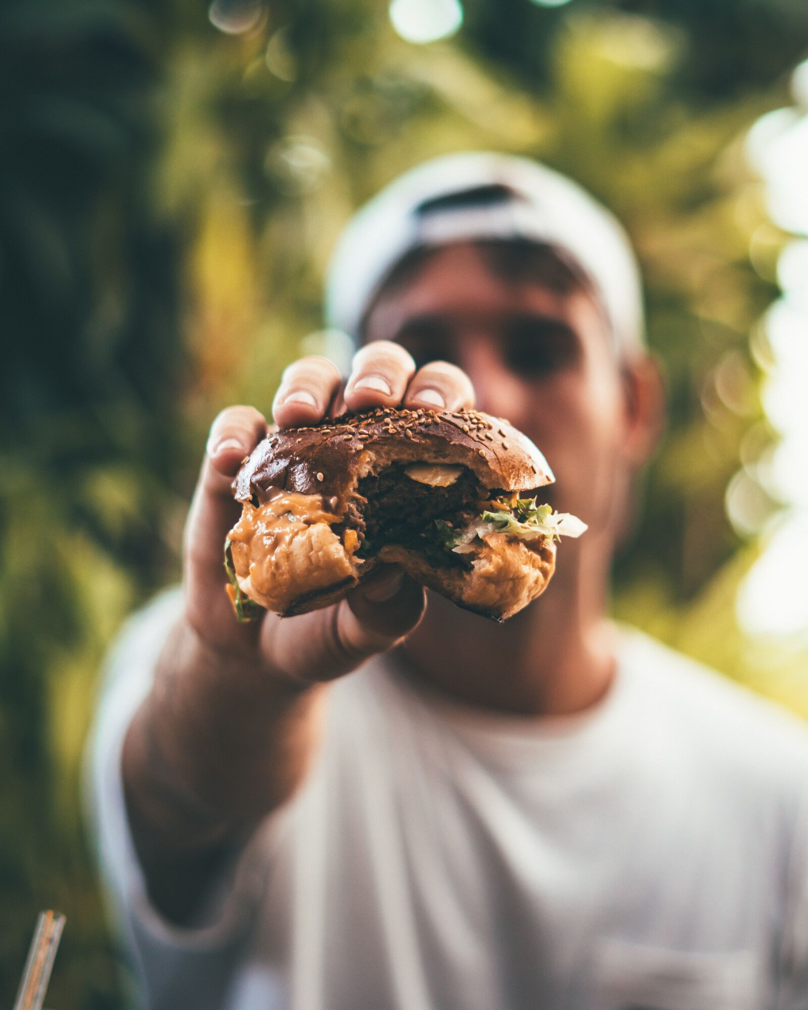 Sony FE 50mm F1.8 sample photo. Burger, food, meat photography