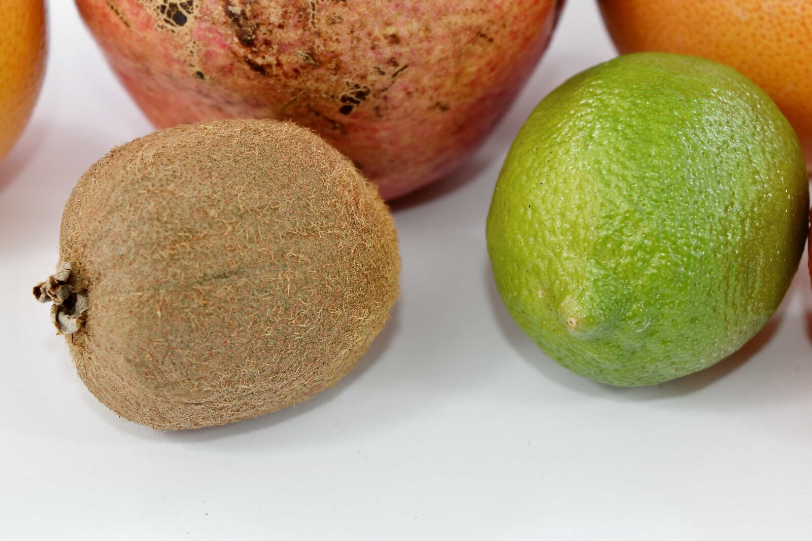 Nikon D5500 sample photo. Kiwi, lemon, pomegranate, fruit photography