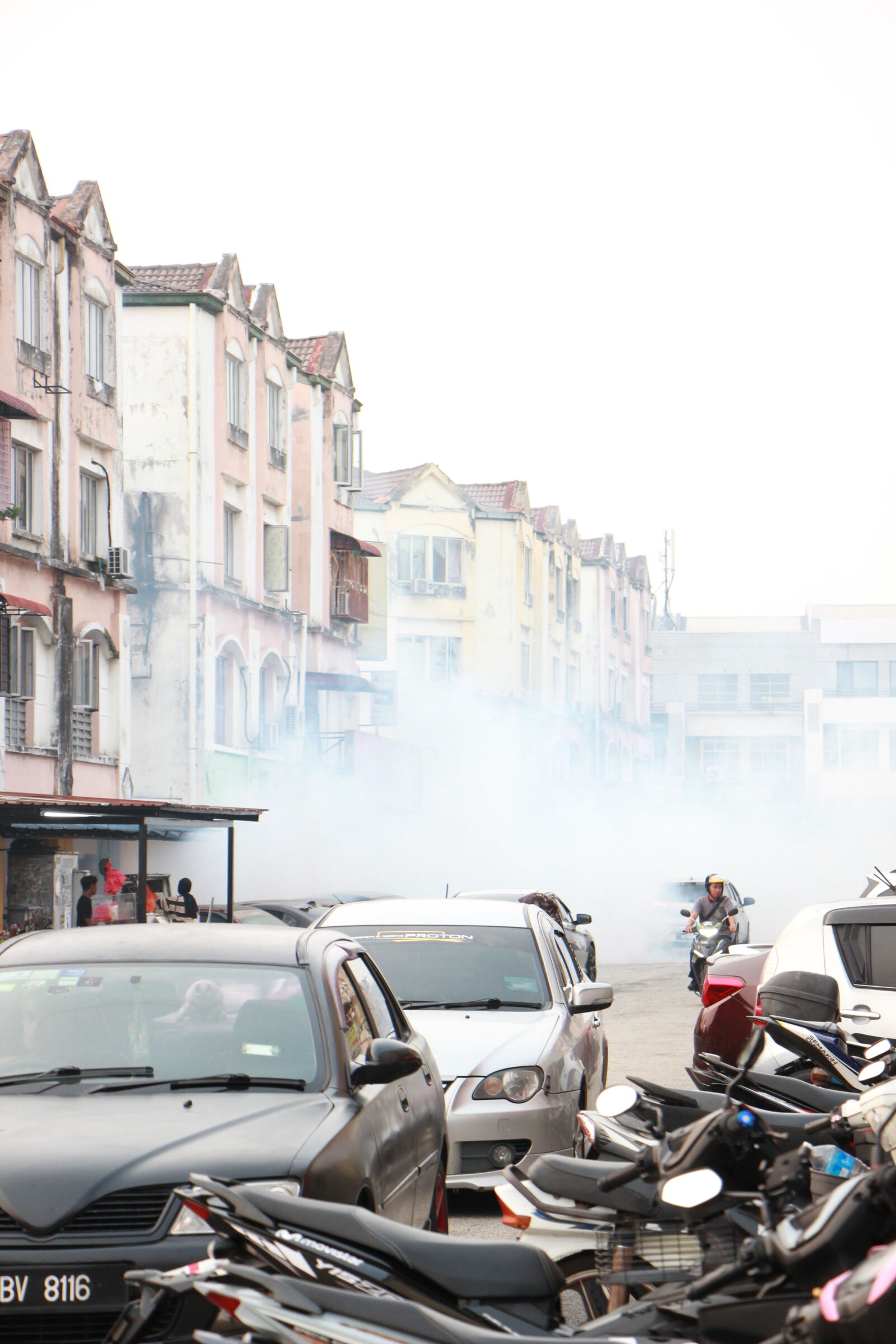 Canon EOS 600D (Rebel EOS T3i / EOS Kiss X5) sample photo. Fogging photography