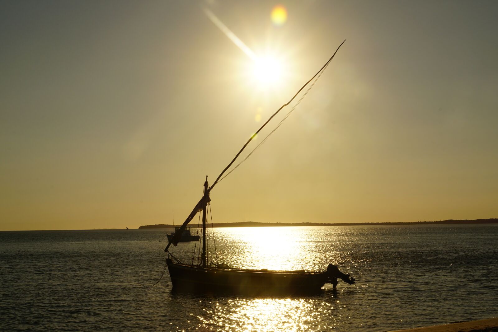 Sony ILCA-77M2 + Sony DT 16-50mm F2.8 SSM sample photo. Boat, sea, sunset photography