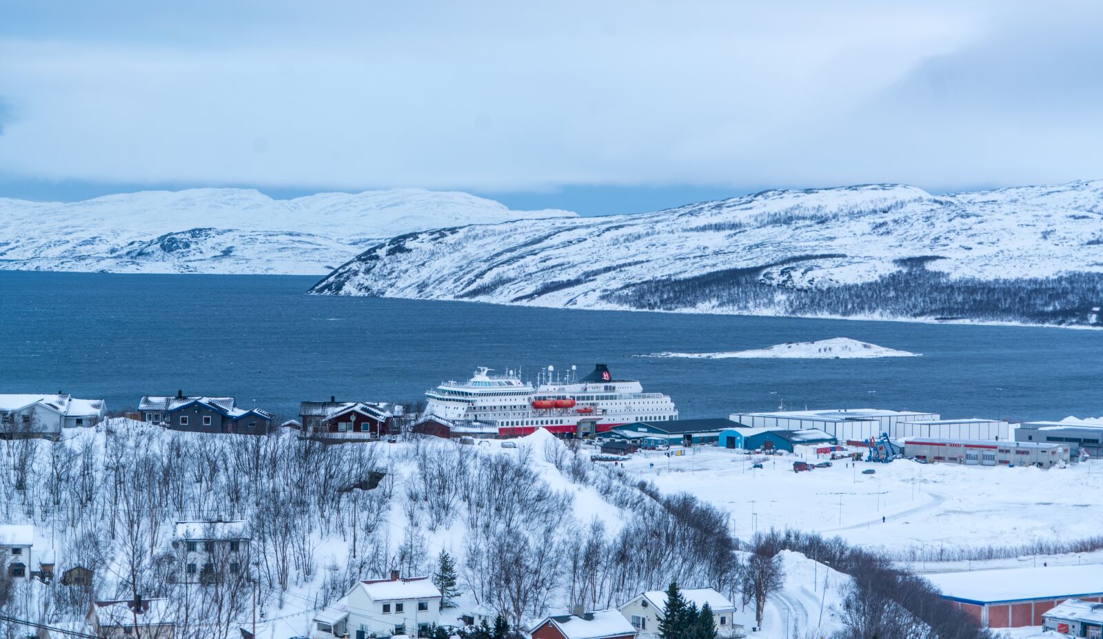 Sony a7R II + Sony FE 24-240mm F3.5-6.3 OSS sample photo. Kirkenes, norway, mountains photography