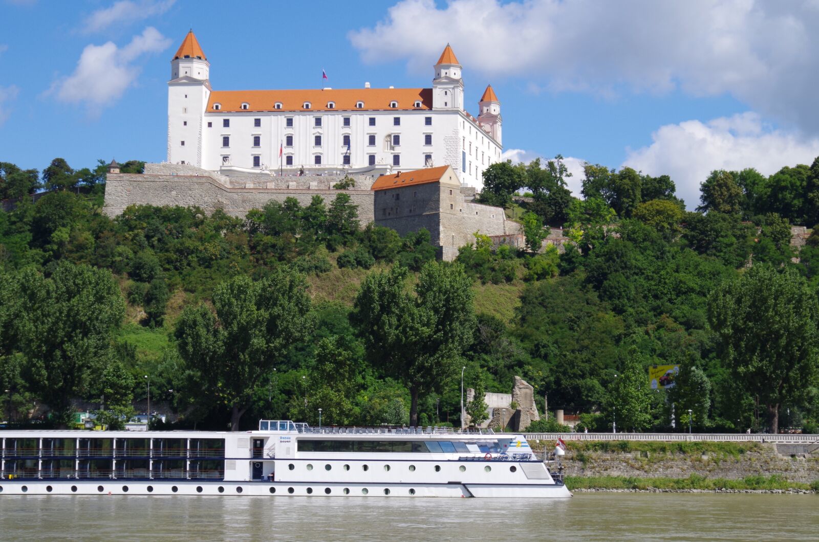 Pentax K-500 sample photo. Bratislava, slovakia, castle photography