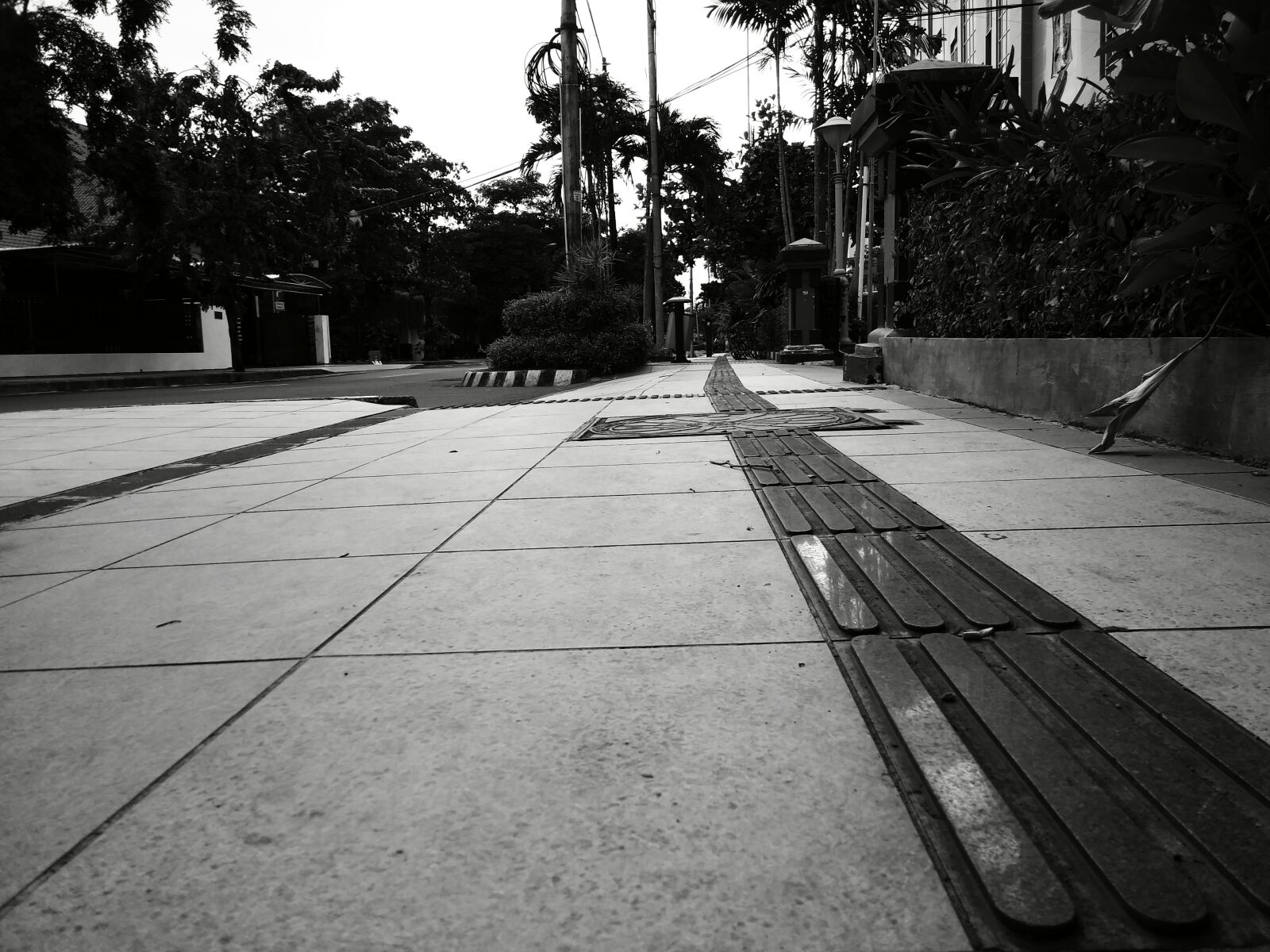 LG M700 sample photo. Street, black and white photography
