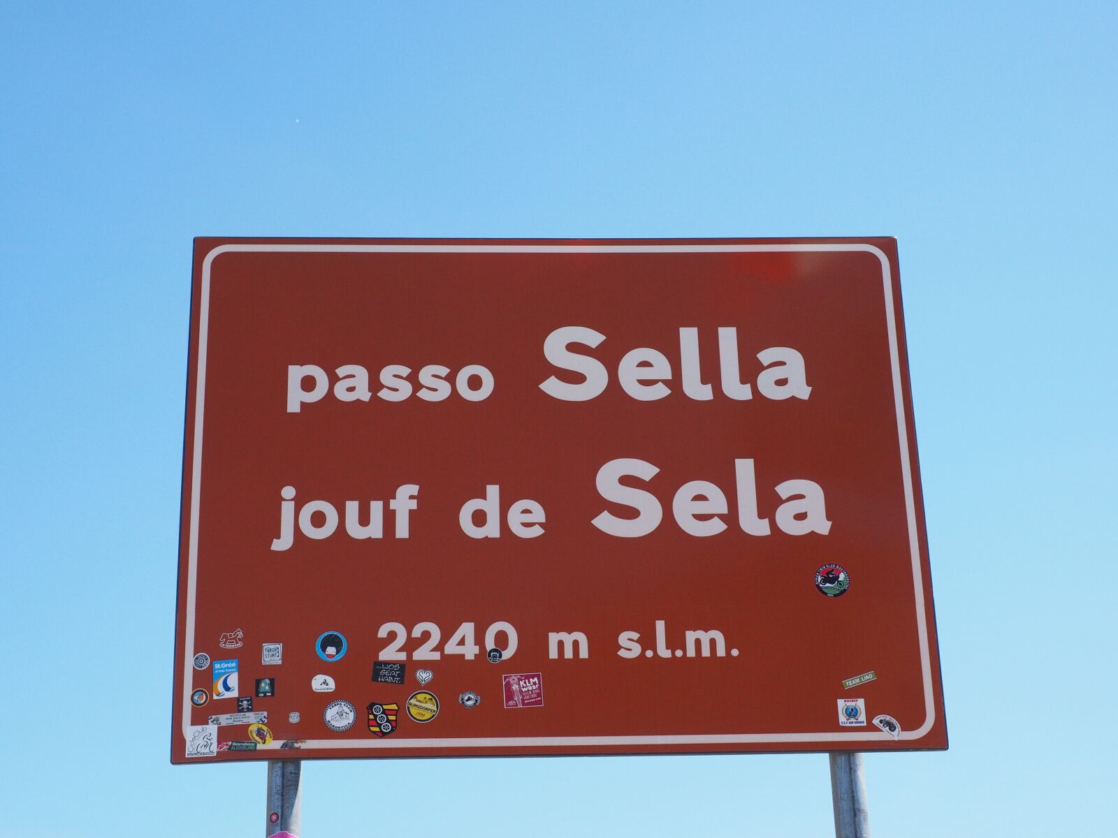 Olympus OM-D E-M1 + Olympus M.Zuiko Digital ED 12-40mm F2.8 Pro sample photo. Sella pass, street sign photography
