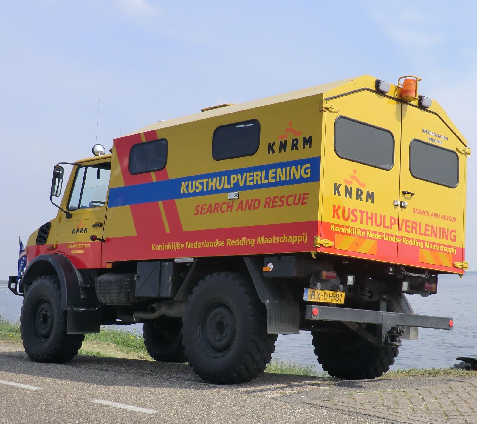 CASIO EX-H5 sample photo. Vehicle, truck, coast guard photography