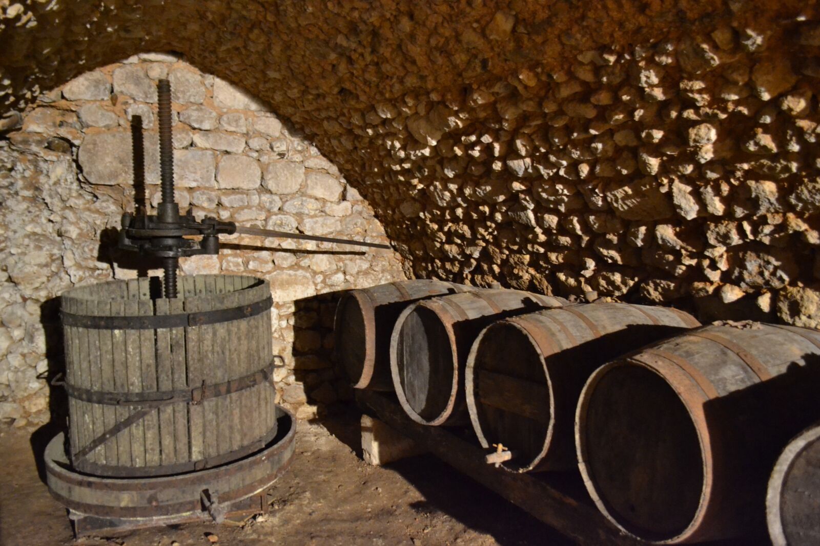 Nikon D3100 sample photo. Press, cave, barrel photography