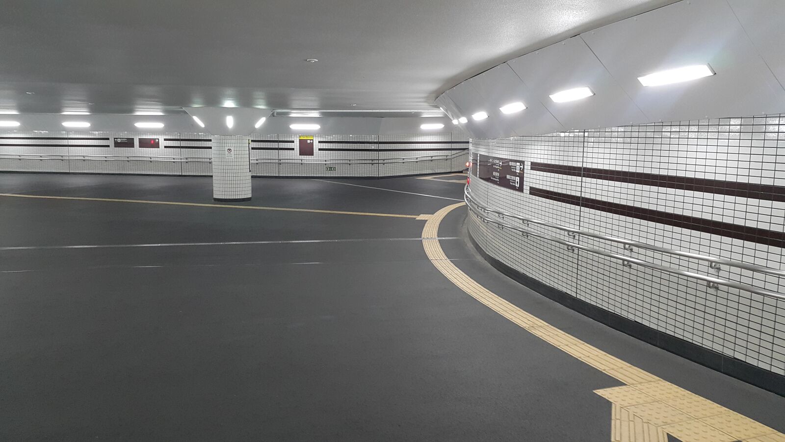 Samsung Galaxy Note4 sample photo. Pedestrian underpass, underground, japan photography